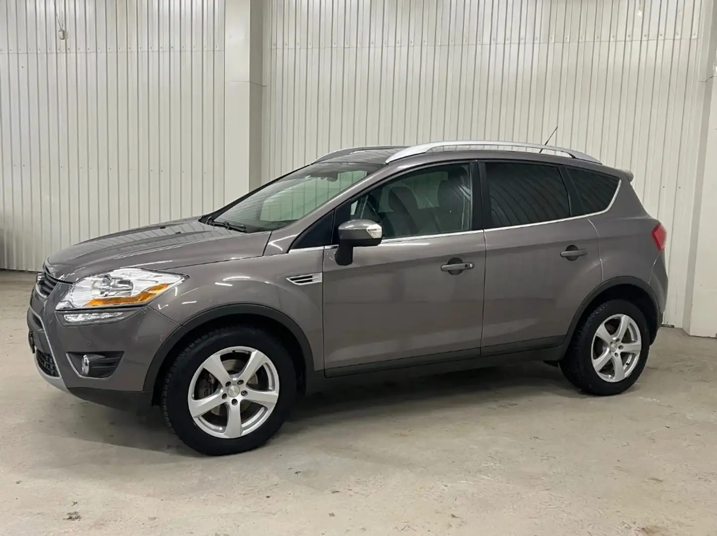 Ford Kuga 2.0 TDCi 140 DPF 4x4 Titanium S - 2