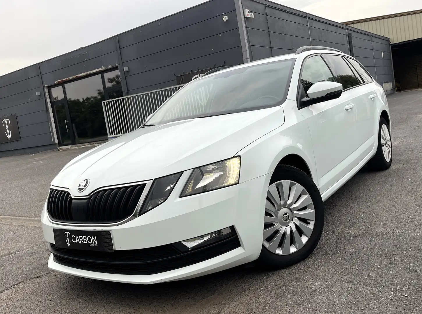 Skoda Octavia SW 1.5 TSI Ambition DSG/KEYLESS/CAMERA/NAVI/CRUISE Wit - 2