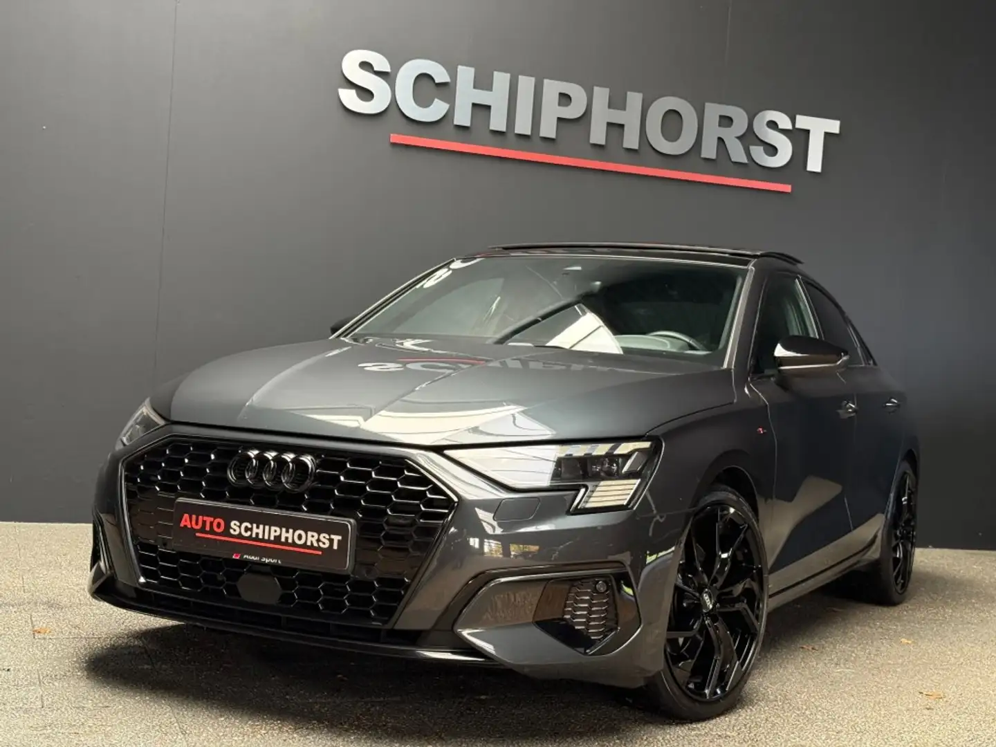 Audi A3 Sedan 1.5 Tfsi Aut 2xS line panorama/19 inch/camer Grijs - 1