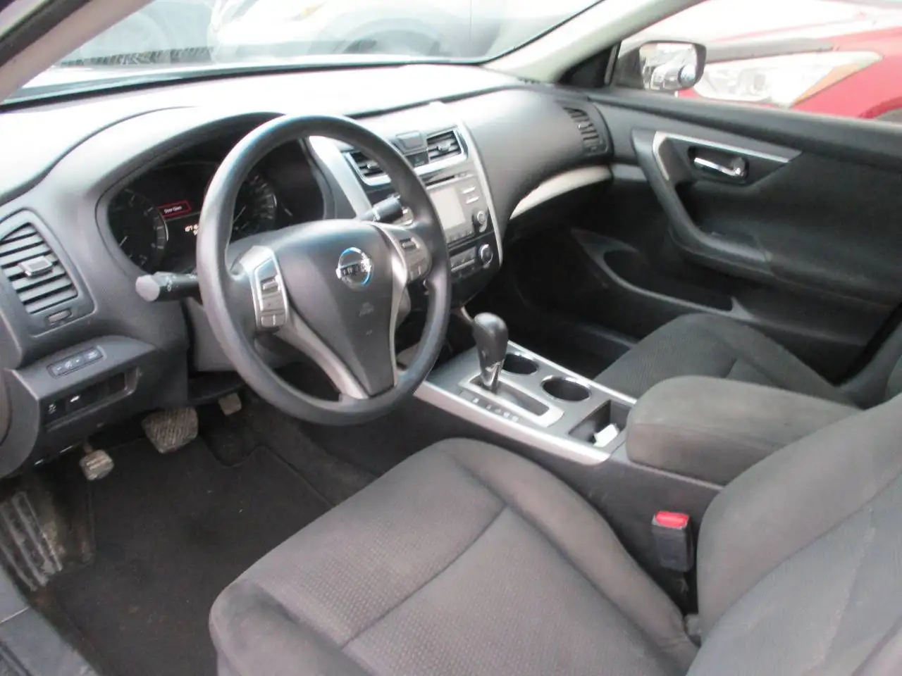 Nissan Altima снимка Nissan Altima
