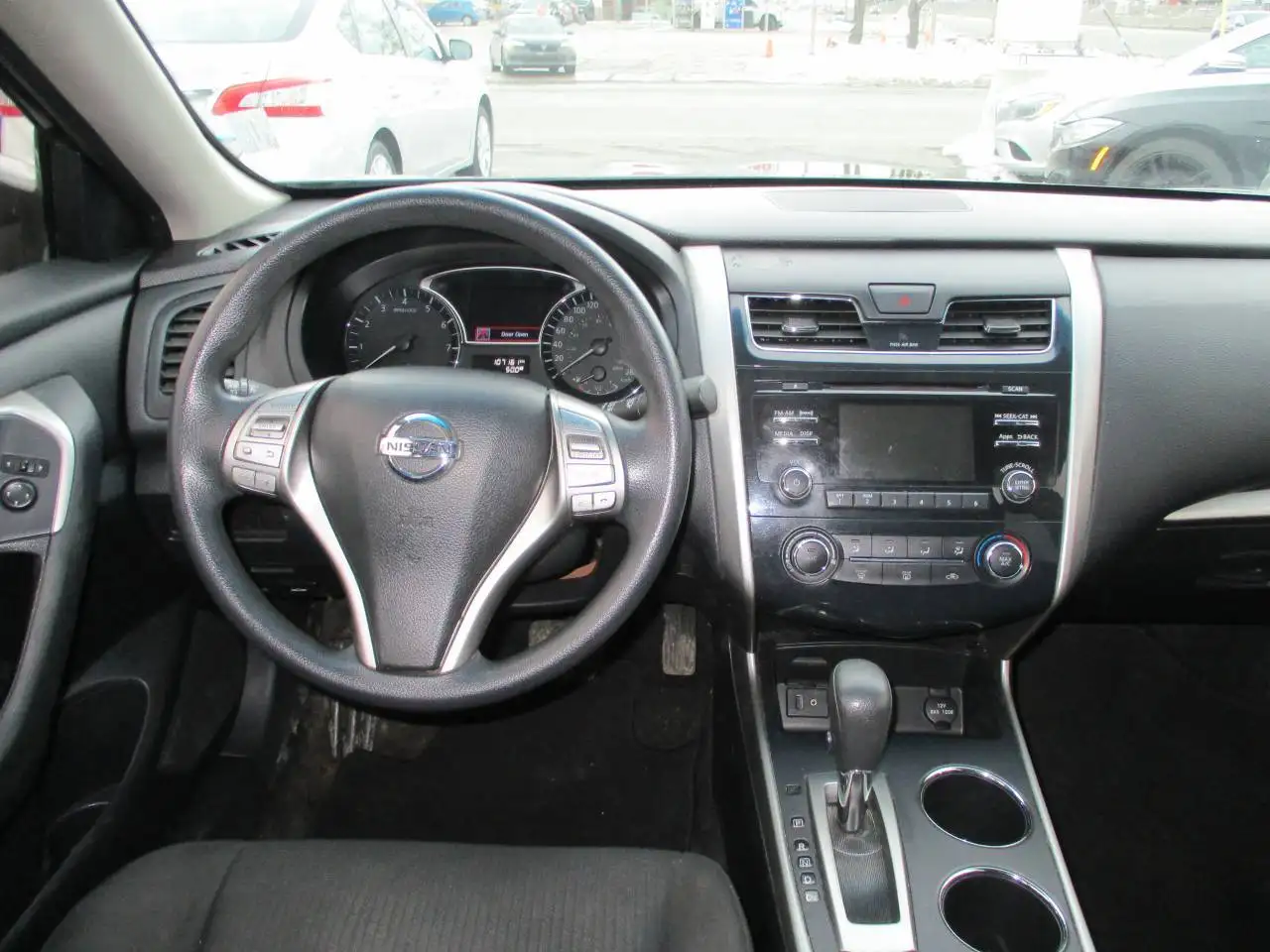 Nissan Altima снимка Nissan Altima