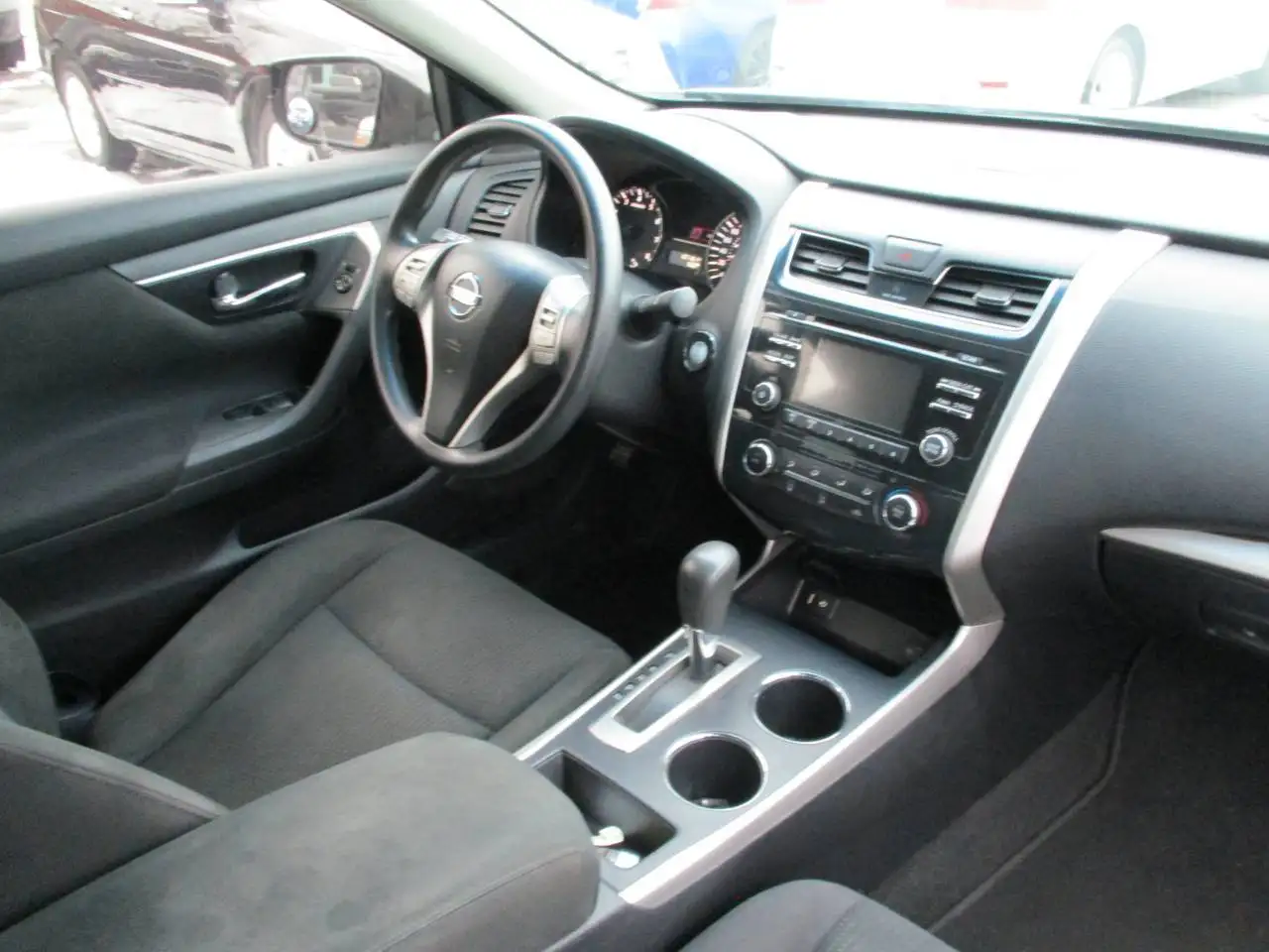 Nissan Altima снимка Nissan Altima