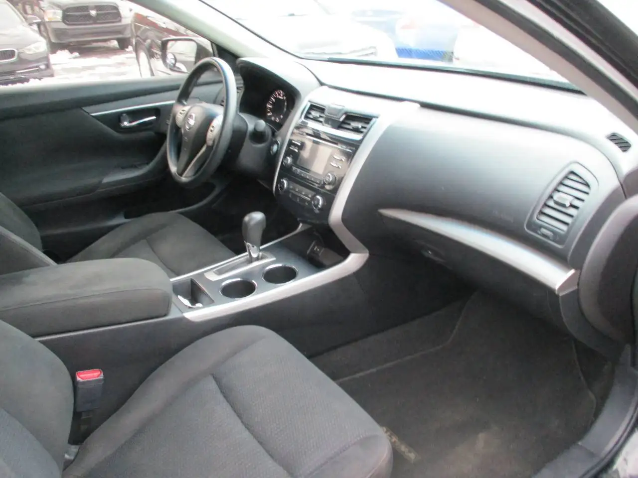 Nissan Altima снимка Nissan Altima
