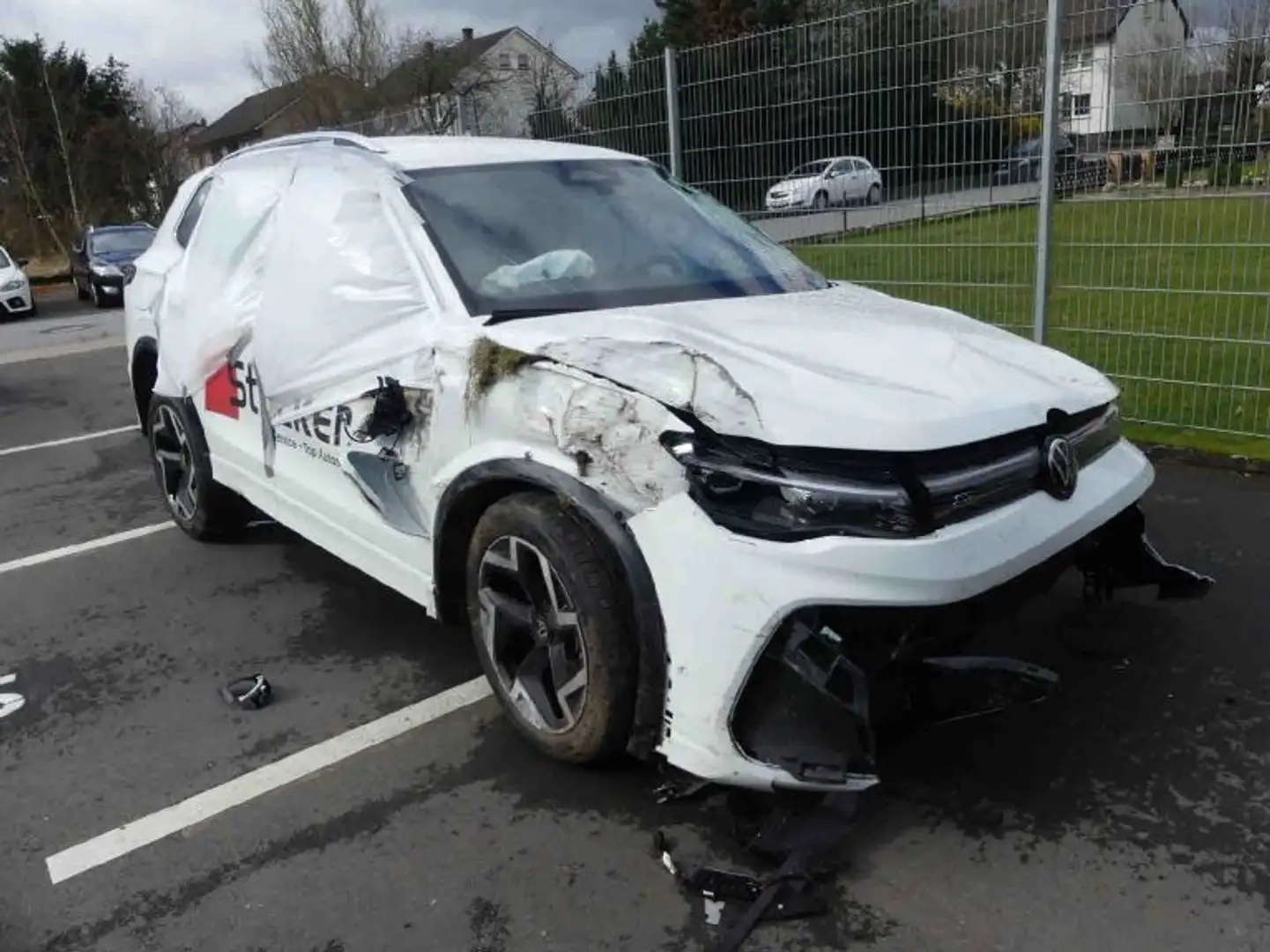 Volkswagen Tiguan R-Line 1.5eTSI DSG Totalschaden Wit - 2
