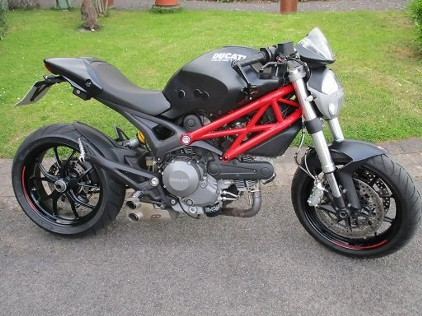 Ducati Monster 796 Negru - 1