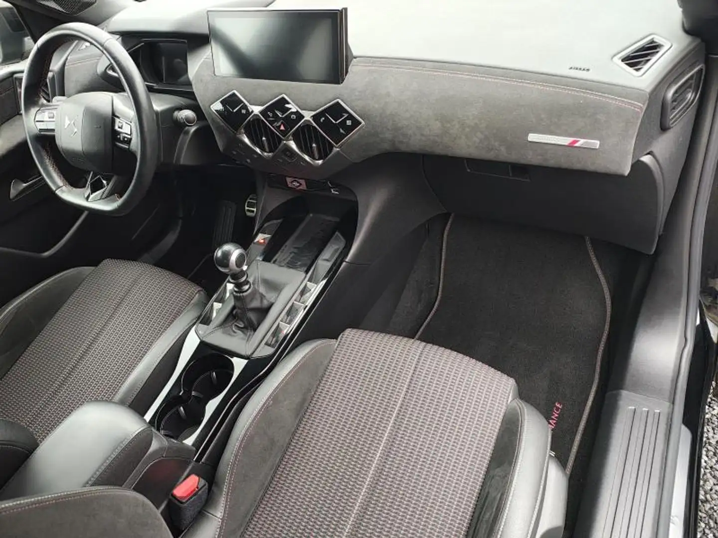 DS Automobiles DS 3 Crossback Performance Line Schwarz - 2