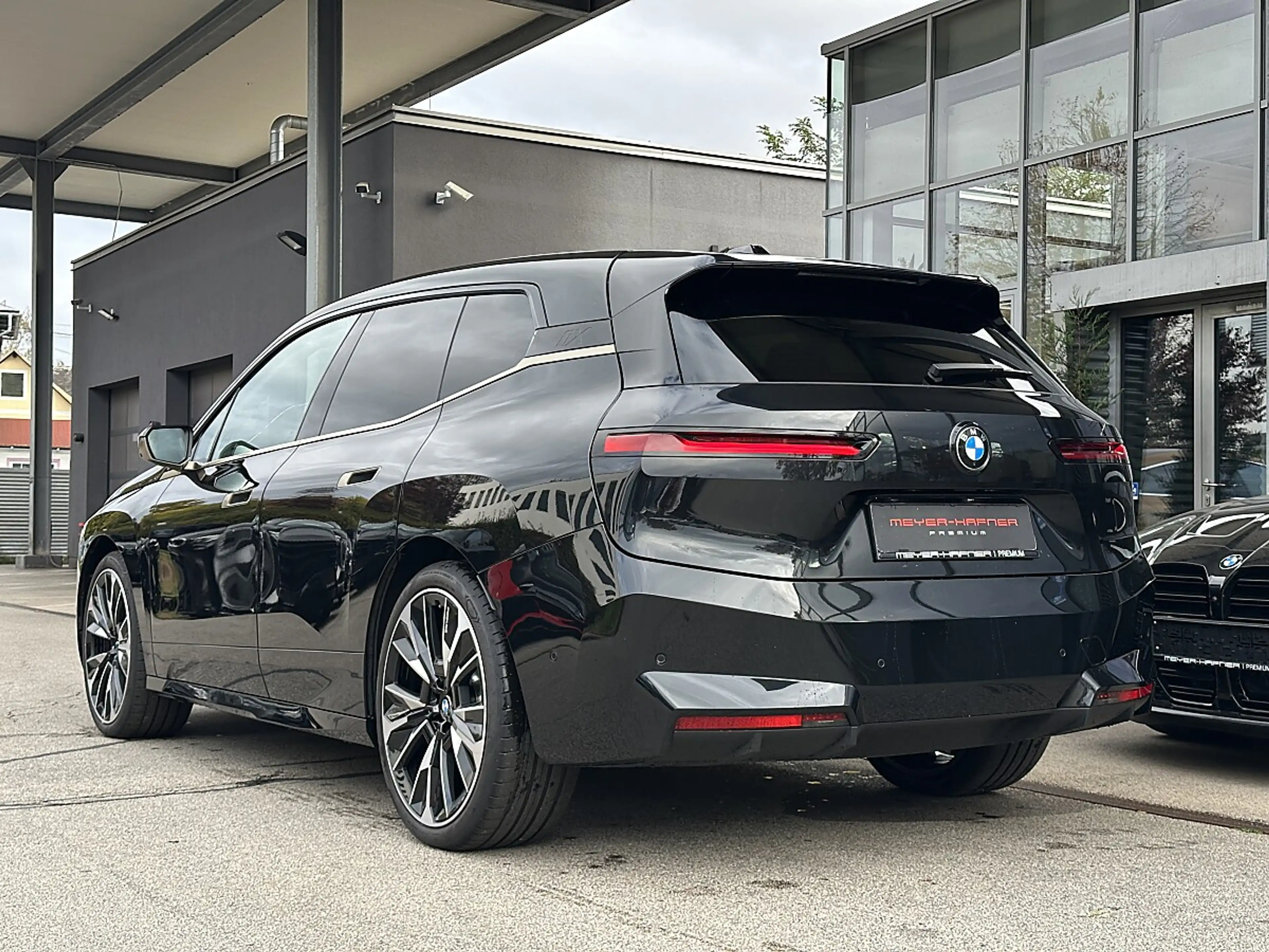 BMW iX xDrive45 101kWh / FACELIFT — photo 6