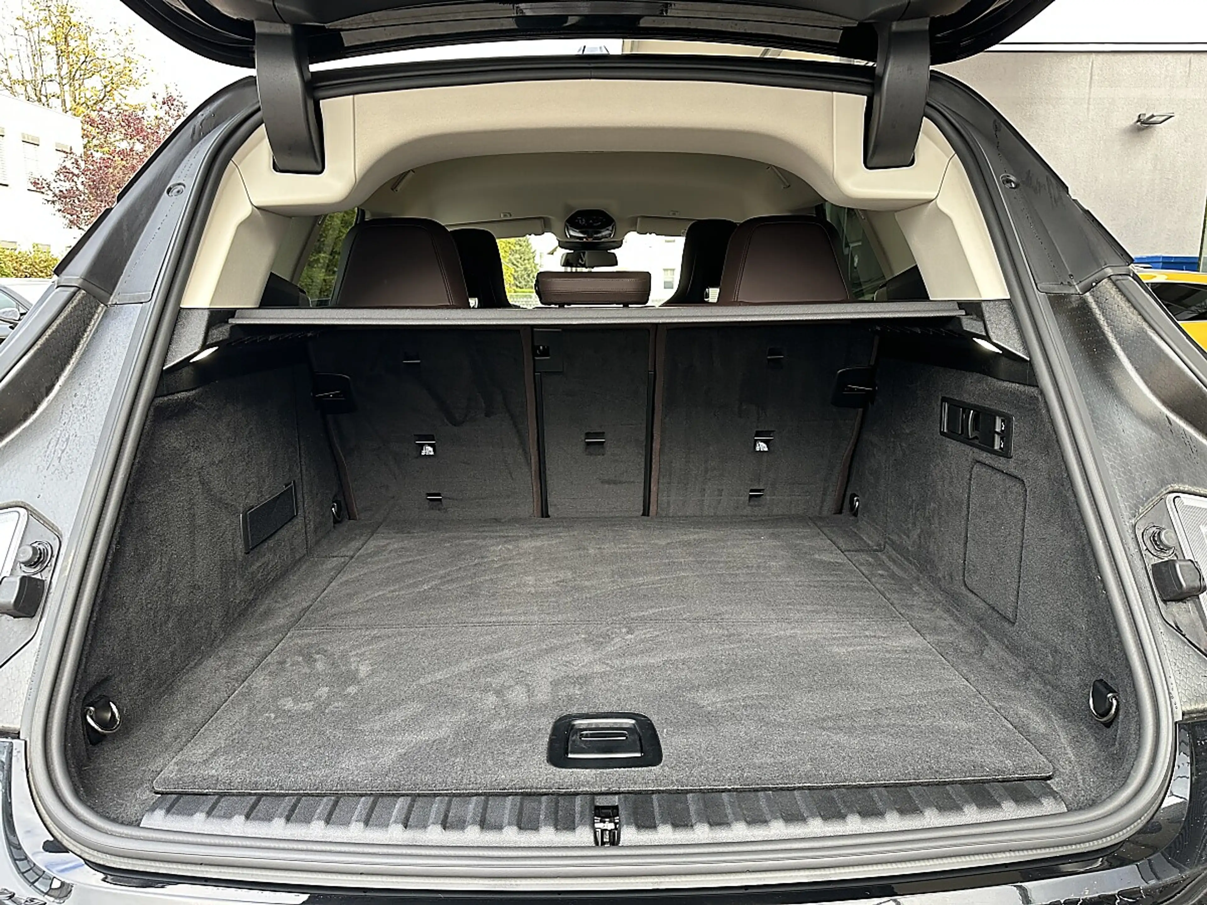 BMW iX xDrive45 101kWh / FACELIFT — photo 9