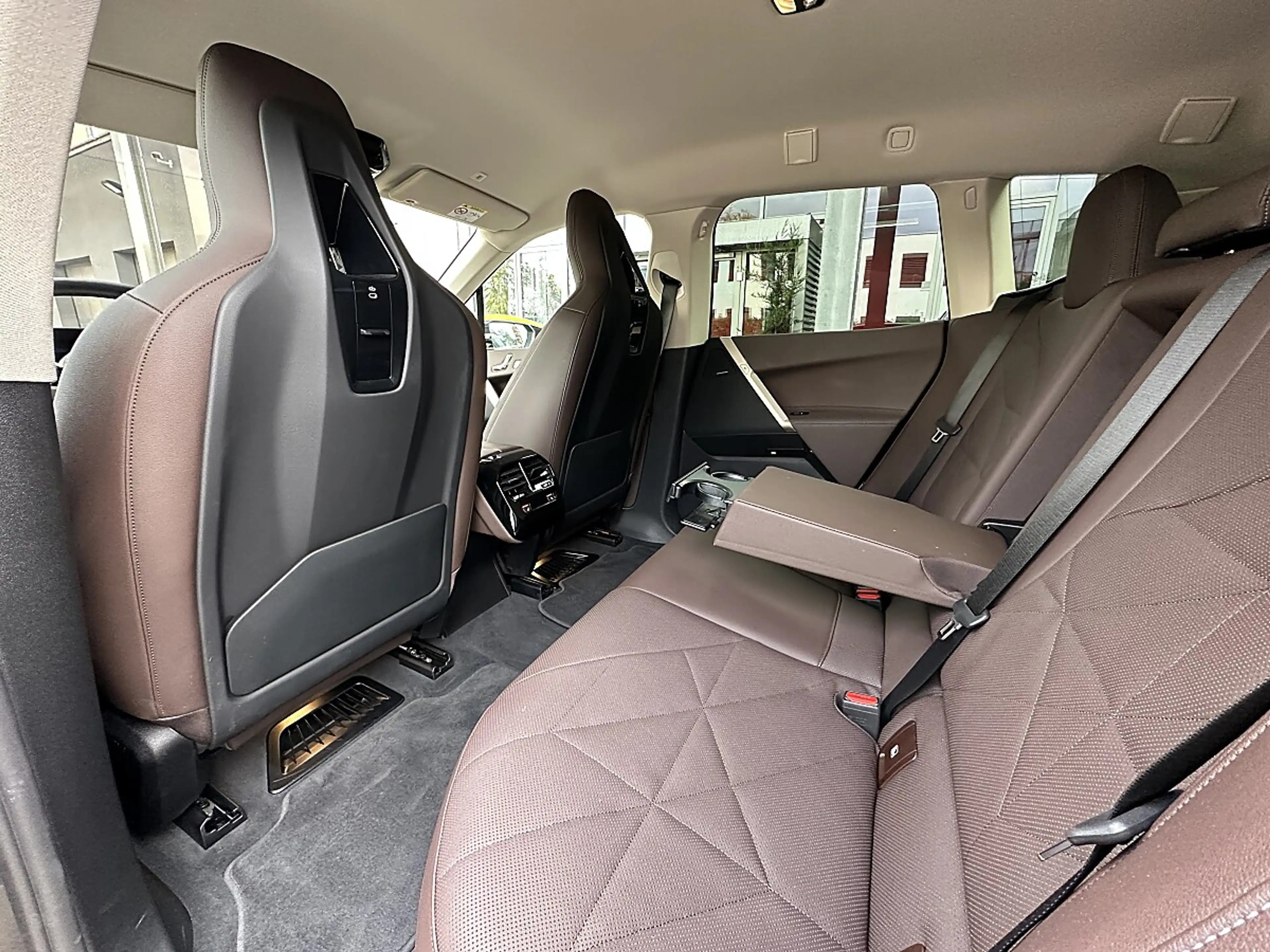 BMW iX xDrive45 101kWh / FACELIFT — photo 14