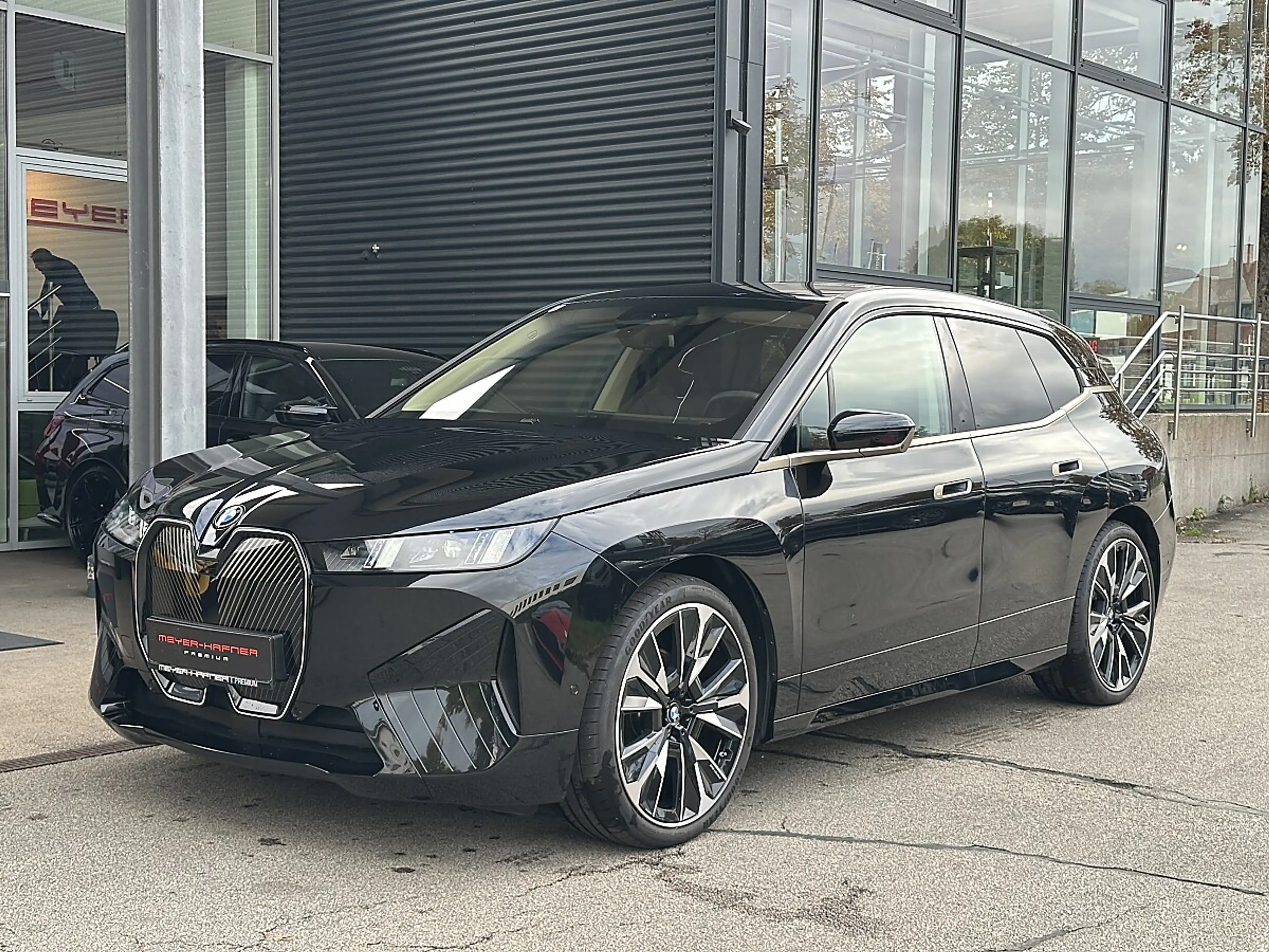BMW iX xDrive45 101kWh / FACELIFT