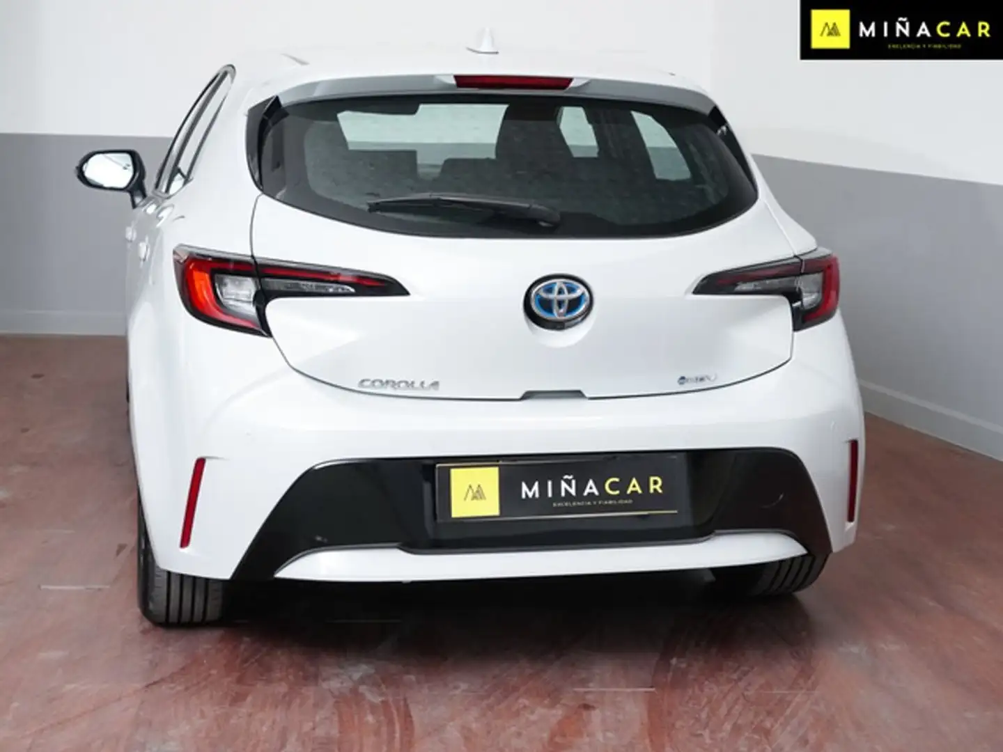 Toyota Corolla 140H Active Plus Gris - 2