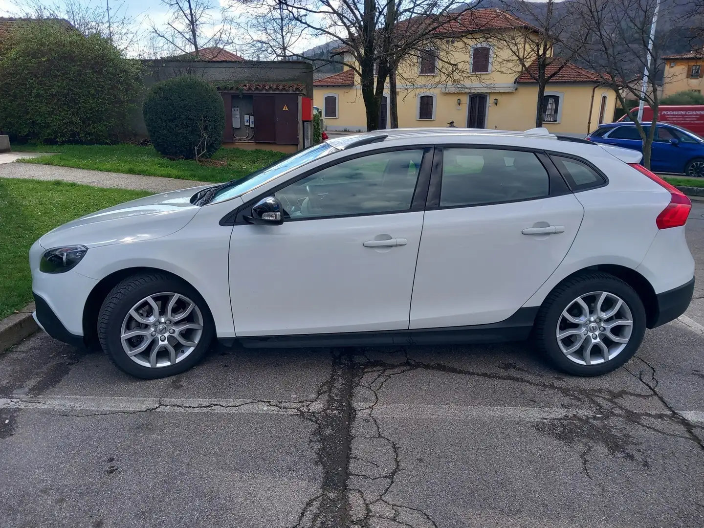 Volvo V40 Cross Country 2.0 d2 Kinetic geartronic my17 Bianco - 2