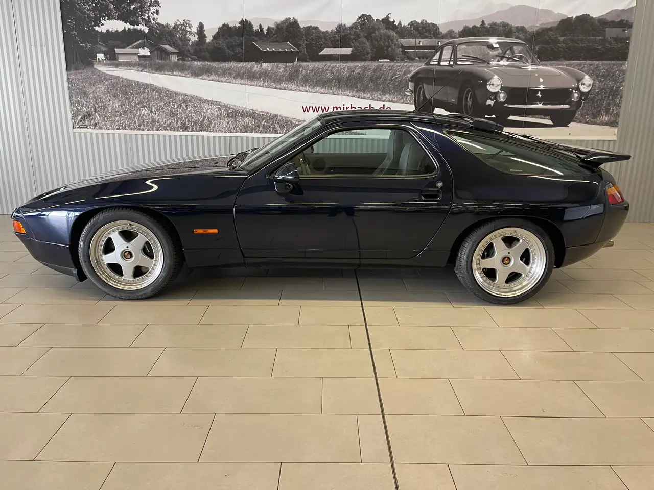Porsche 928