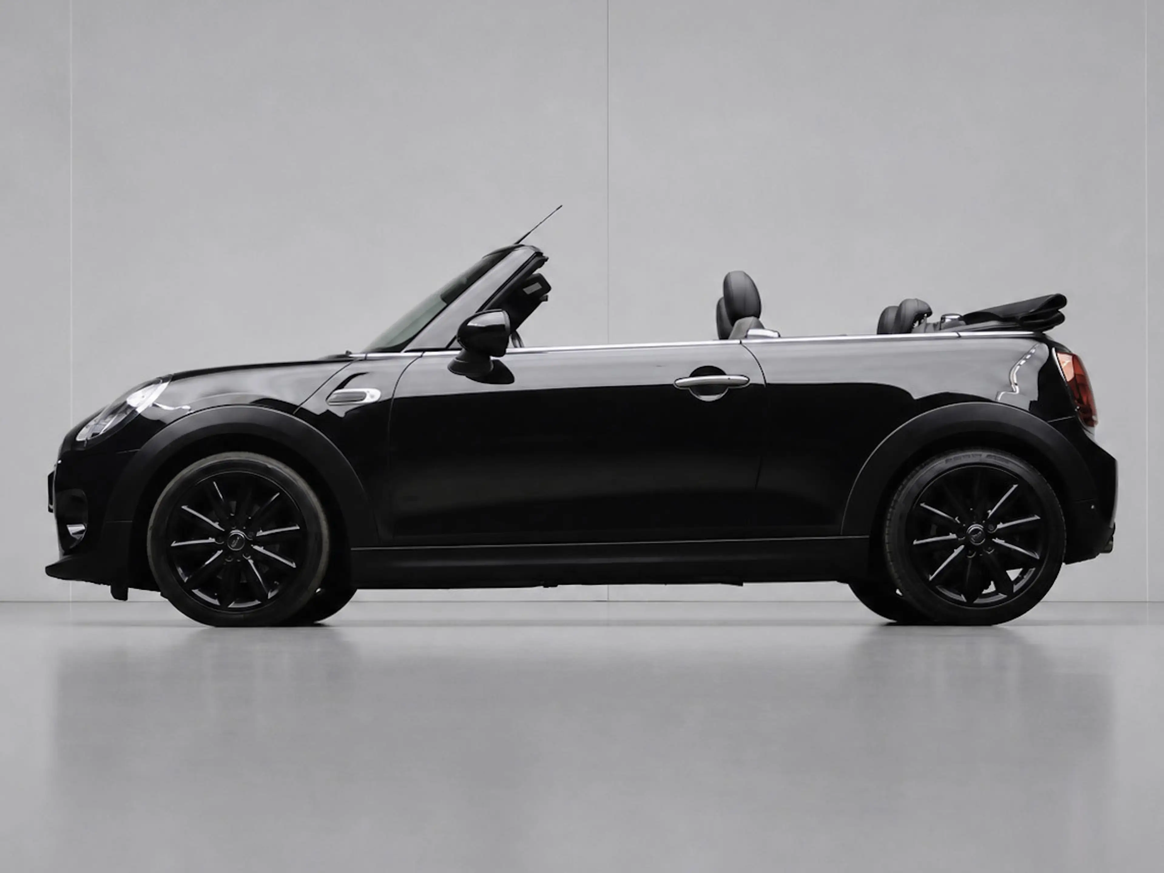 MINI Cooper Cabrio 1.5 Chili Sport (CABRIO,NAVI,CAMERA,STOELVERWARMIN