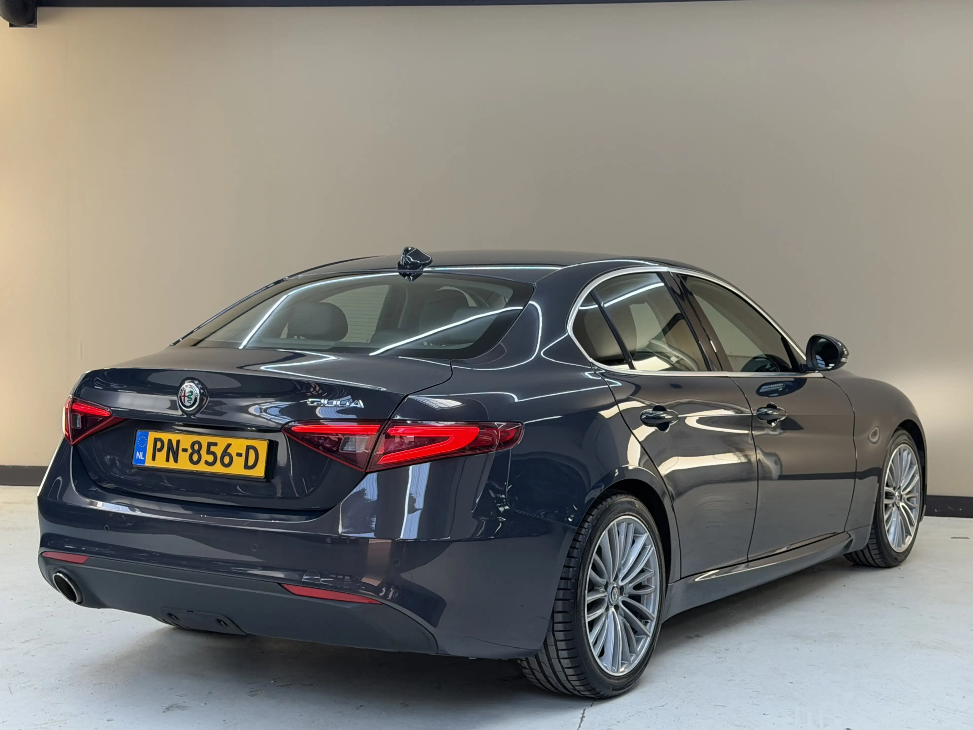 Alfa Romeo Giulia 2.0T Super, 280Pk, 2017, 2de eigenaar, Squadra tun — photo 3