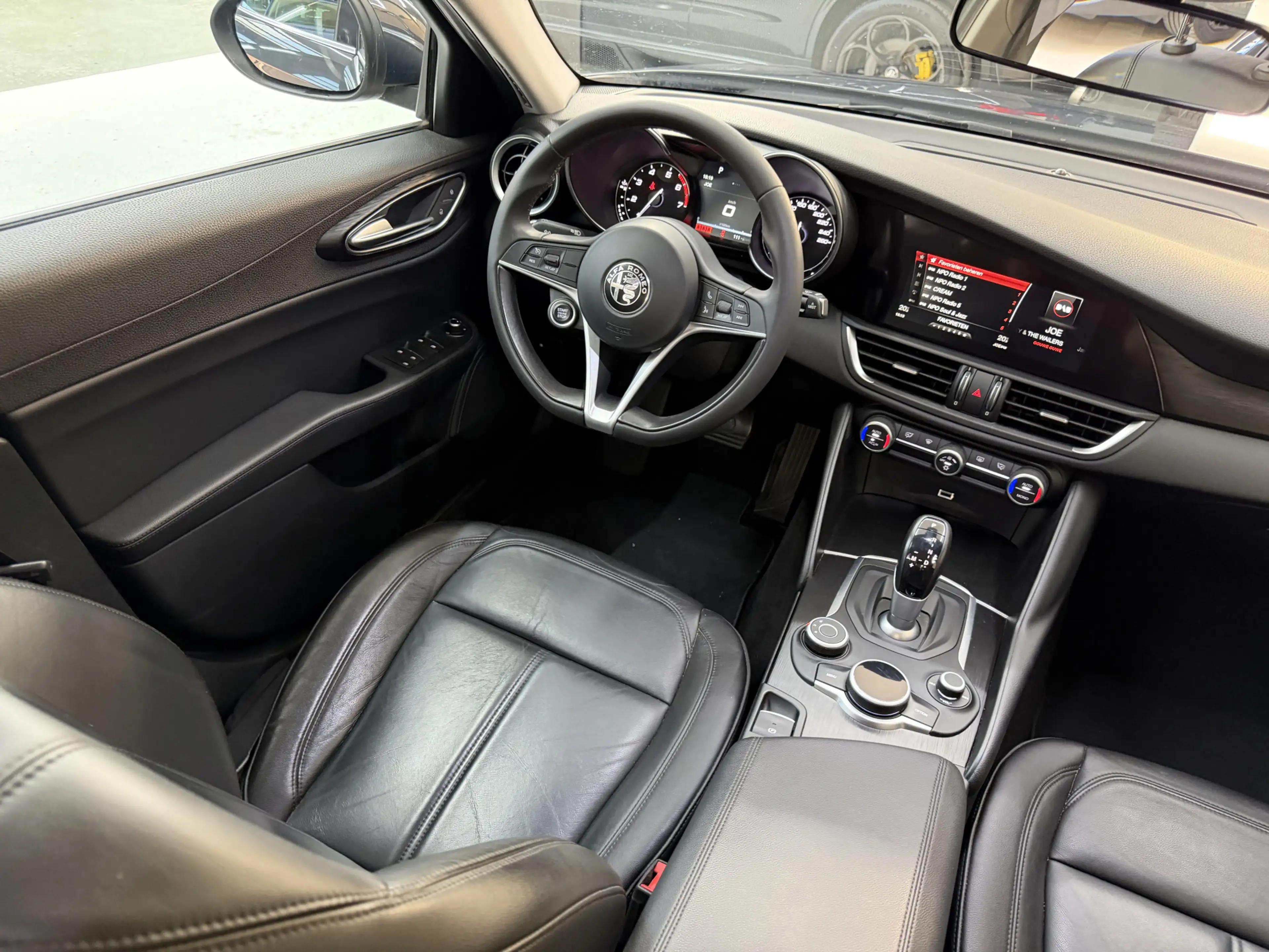 Alfa Romeo Giulia 2.0T Super, 280Pk, 2017, 2de eigenaar, Squadra tun — photo 4