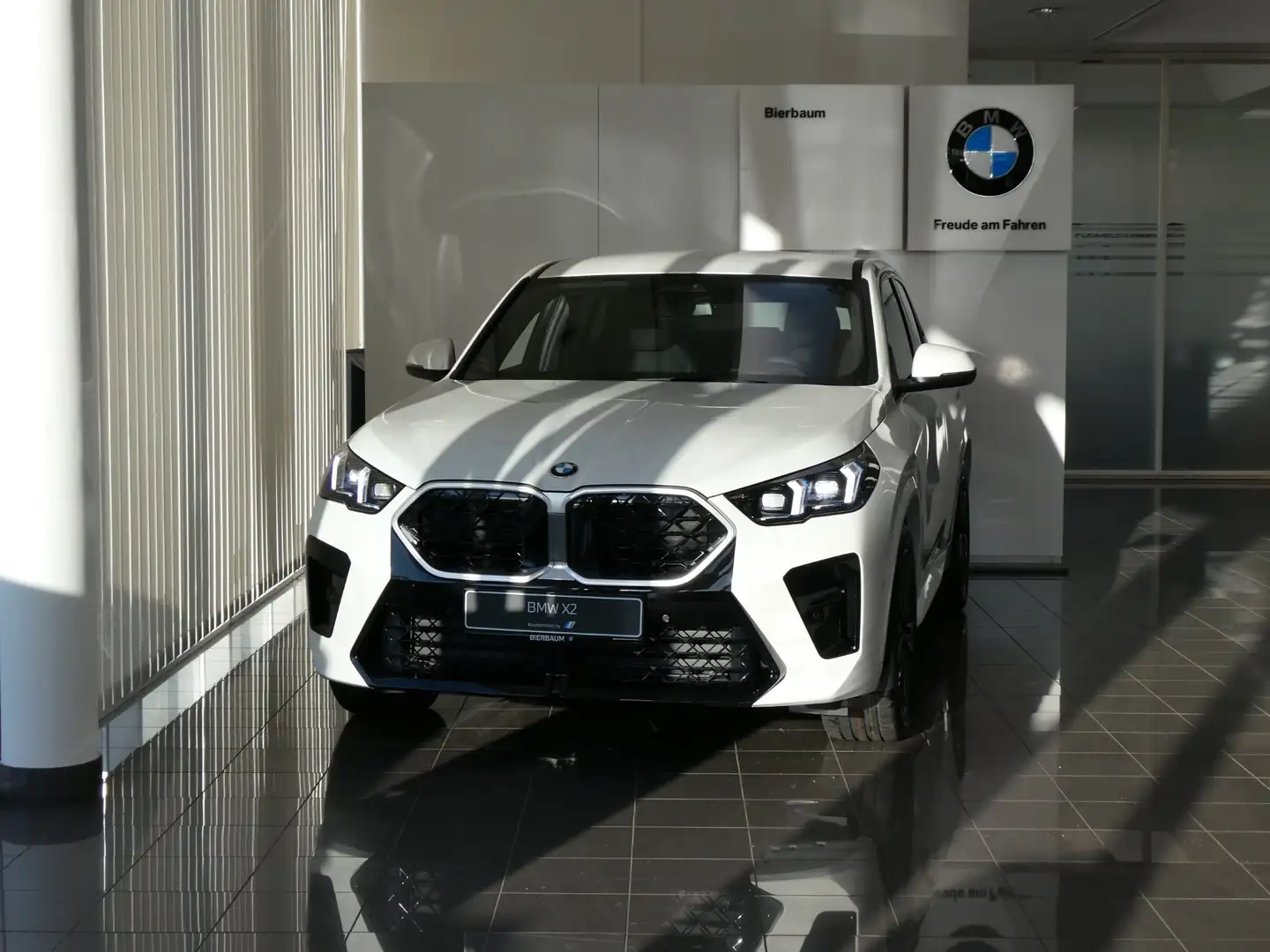 BMW X2 20d MHEV xDrive Weiß - 2
