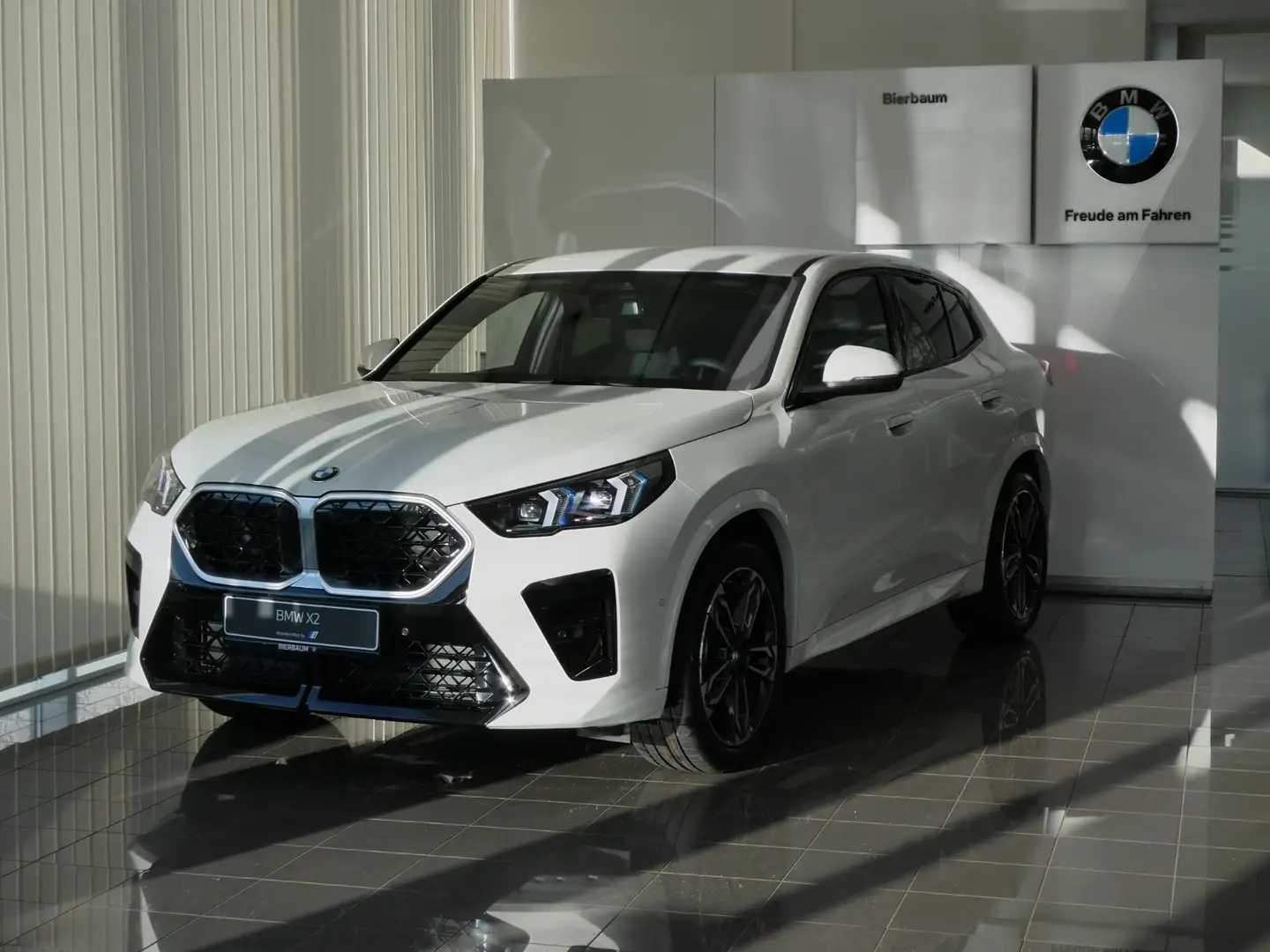 BMW X2 20d MHEV xDrive Weiß - 1