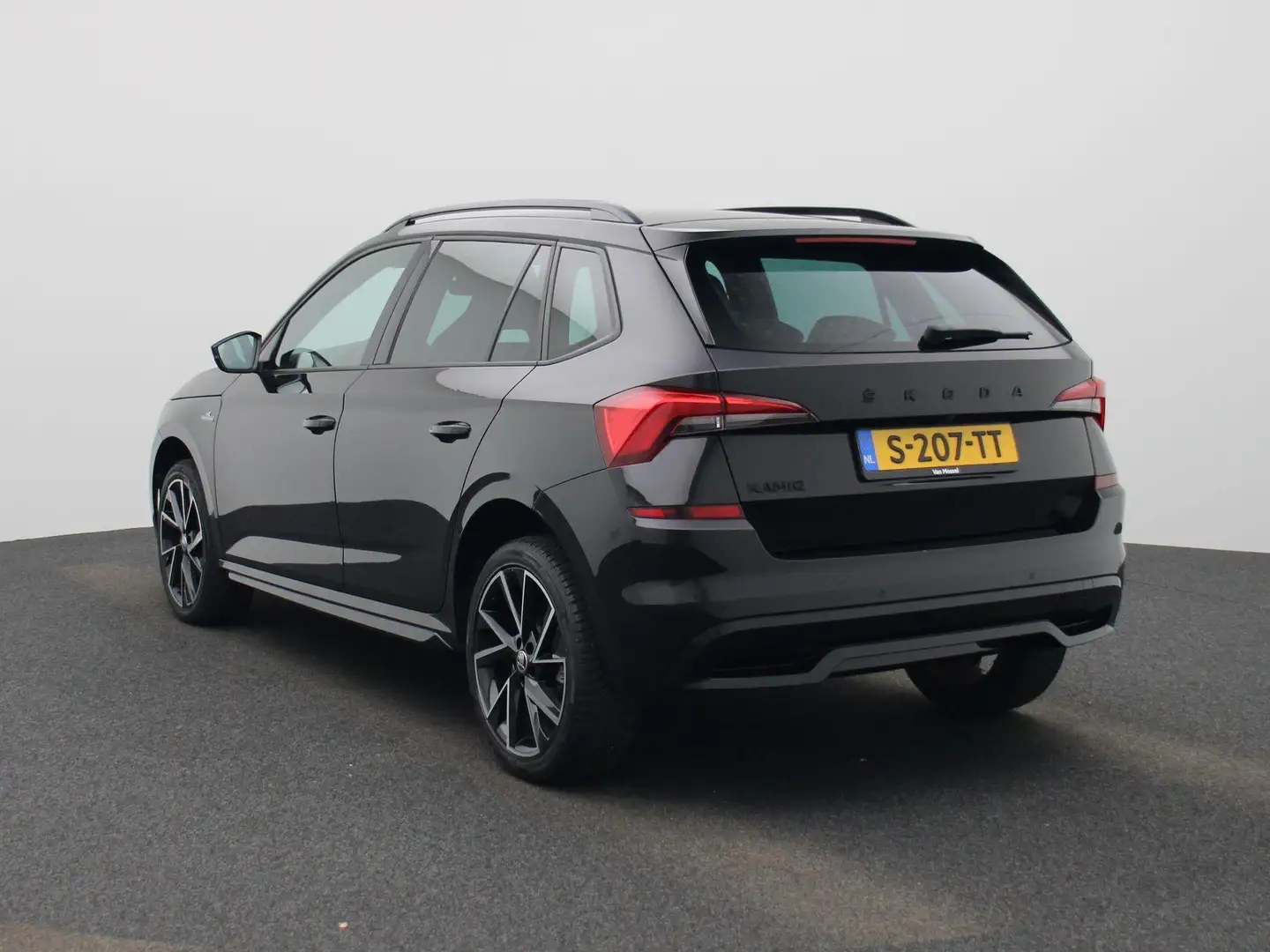 Skoda Kamiq 1.5 TSI ACT Monte Carlo | PANORAMADAK | STOELVERWA Zwart - 2