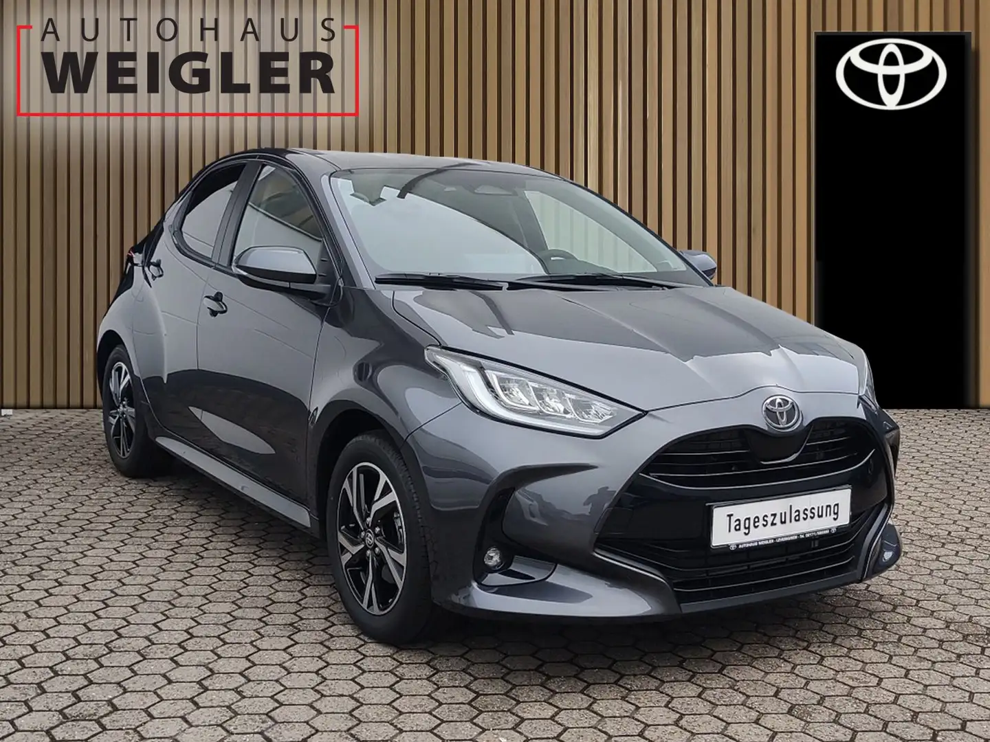 Toyota Yaris Hybrid 1.5 Teamplayer Comfort-Paket Grau - 2