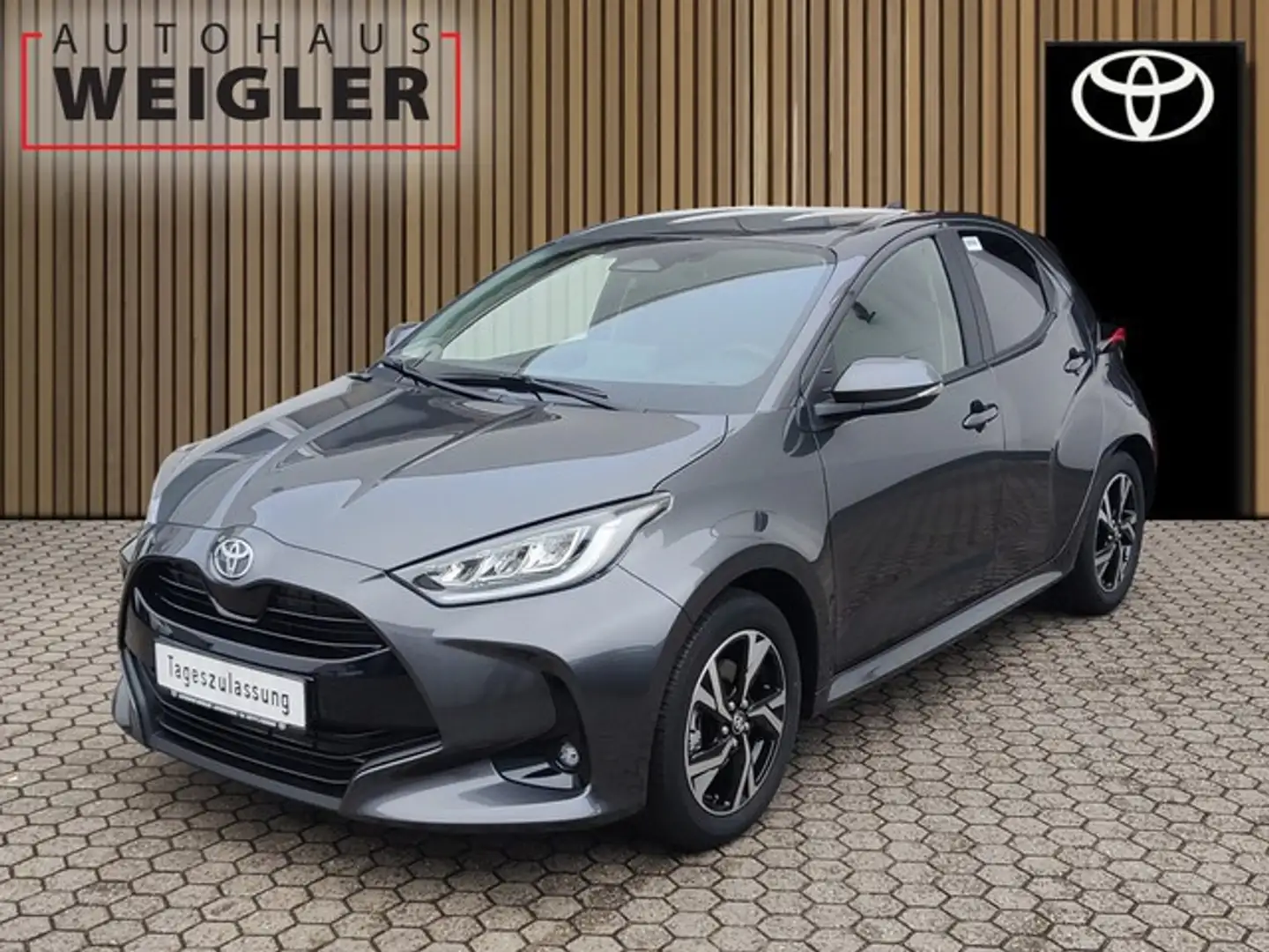 Toyota Yaris Hybrid 1.5 Teamplayer Comfort-Paket Grau - 1