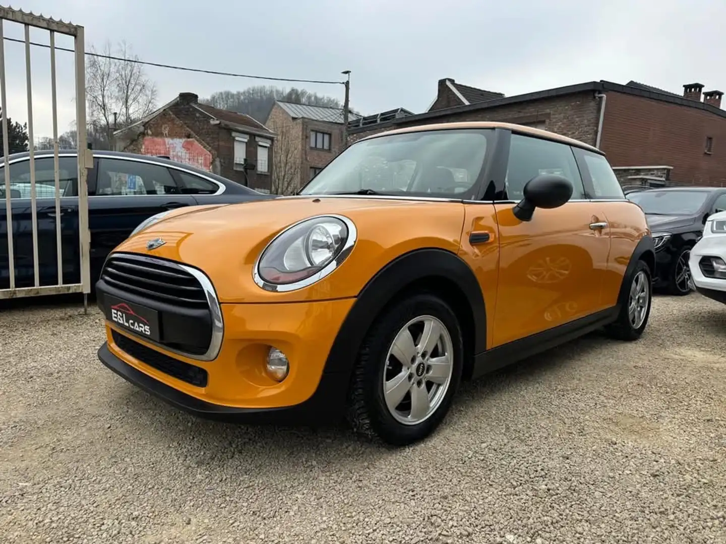 MINI One 1.2 First **12 mois de garantie** Orange - 1