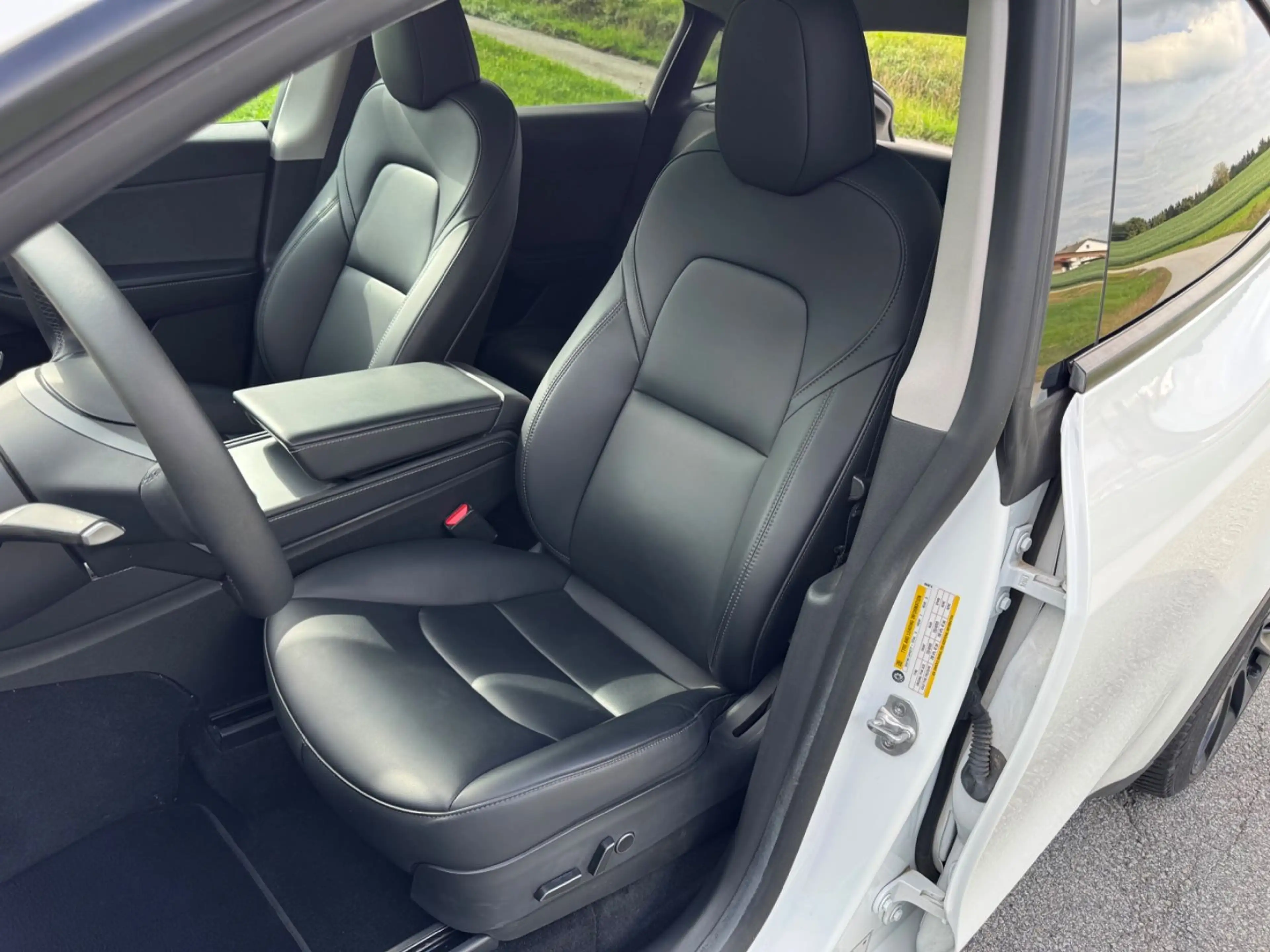 Tesla Model Y Long Range Dual AWD ALLRAD 20" AHK MWST. — photo 10