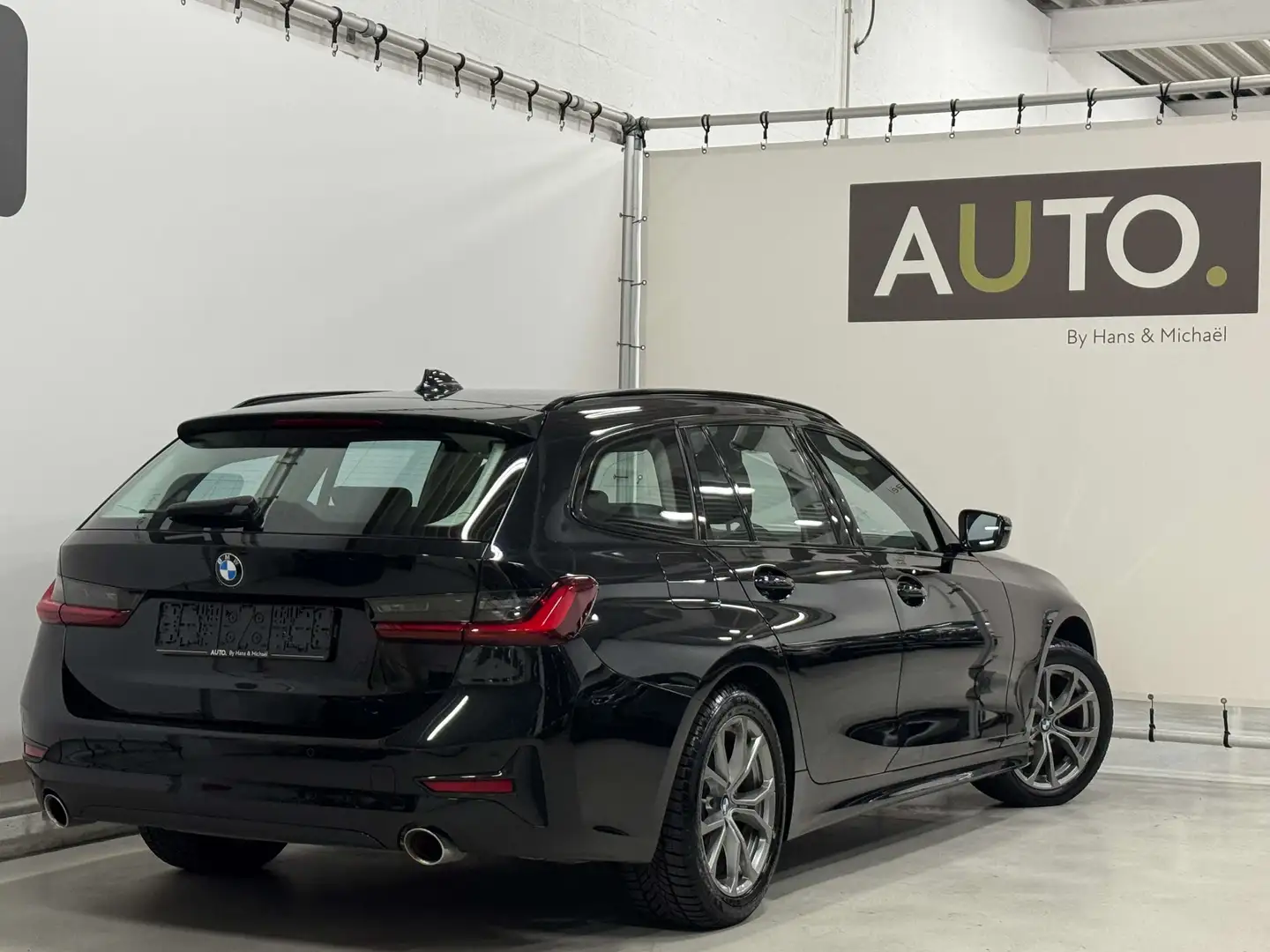 BMW 318 318iA Touring Sportline *LEDER*ZETELVERW*CARPLAY* Noir - 2