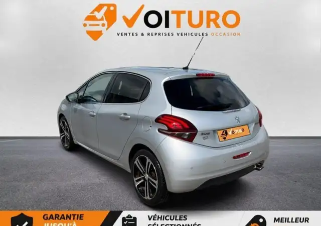 Peugeot 208 view 4