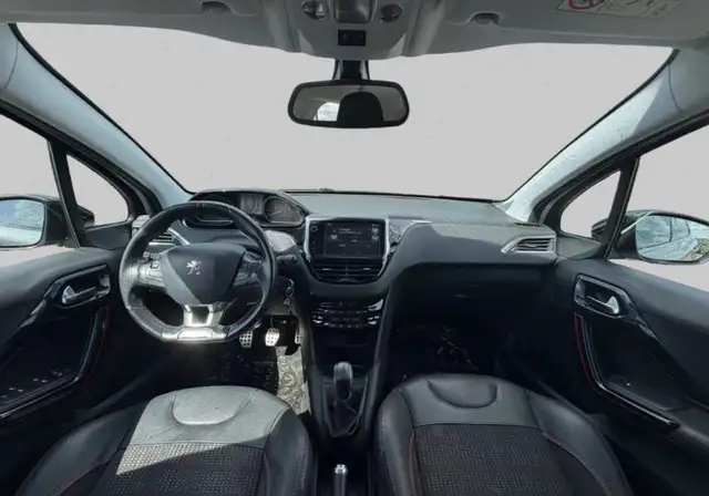 Peugeot 208 view 9