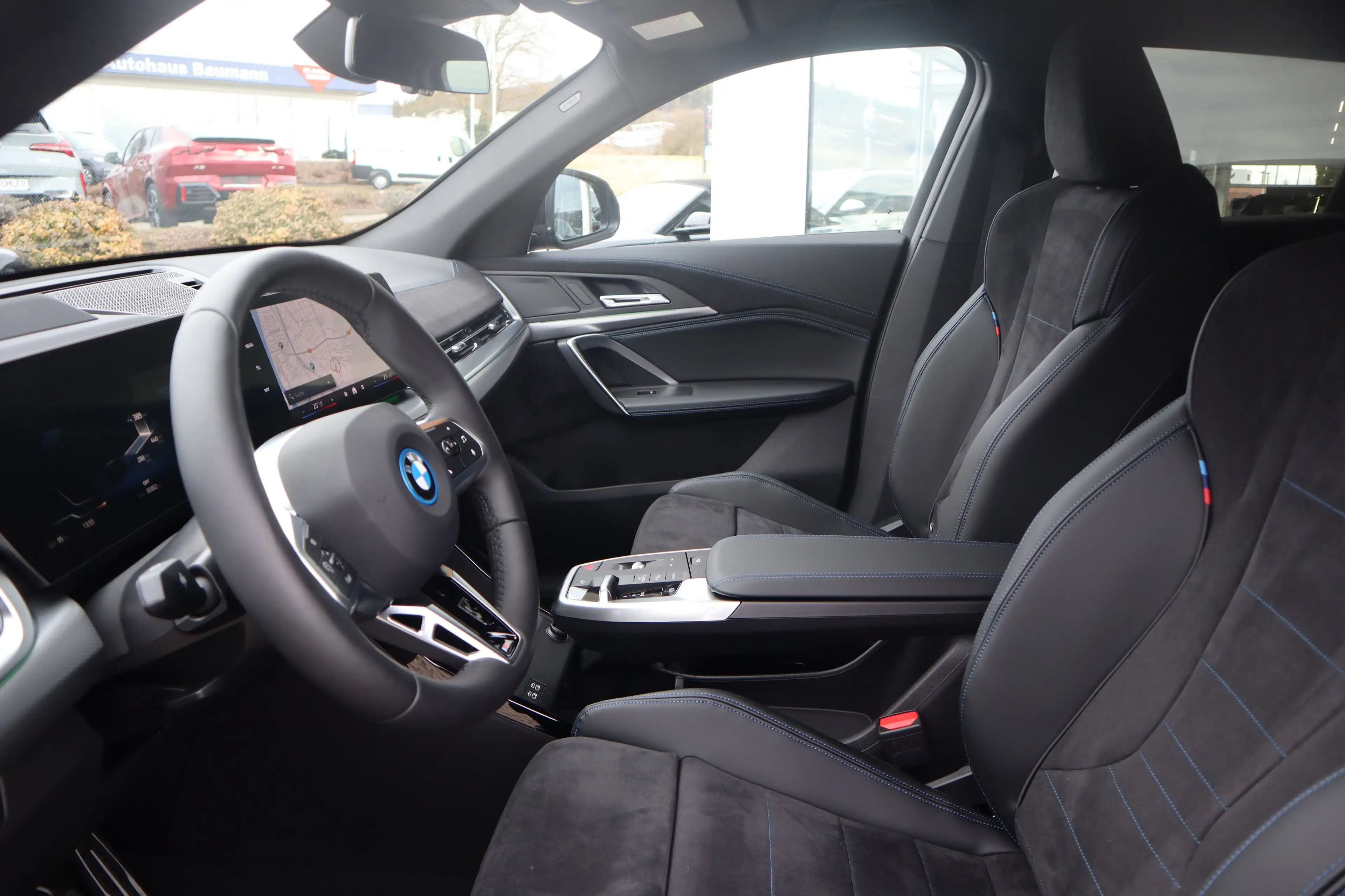 BMW iX2 eDrive20 M Sport/AHK/HeadUp/DAB/LED/SHZ RFK — photo 5