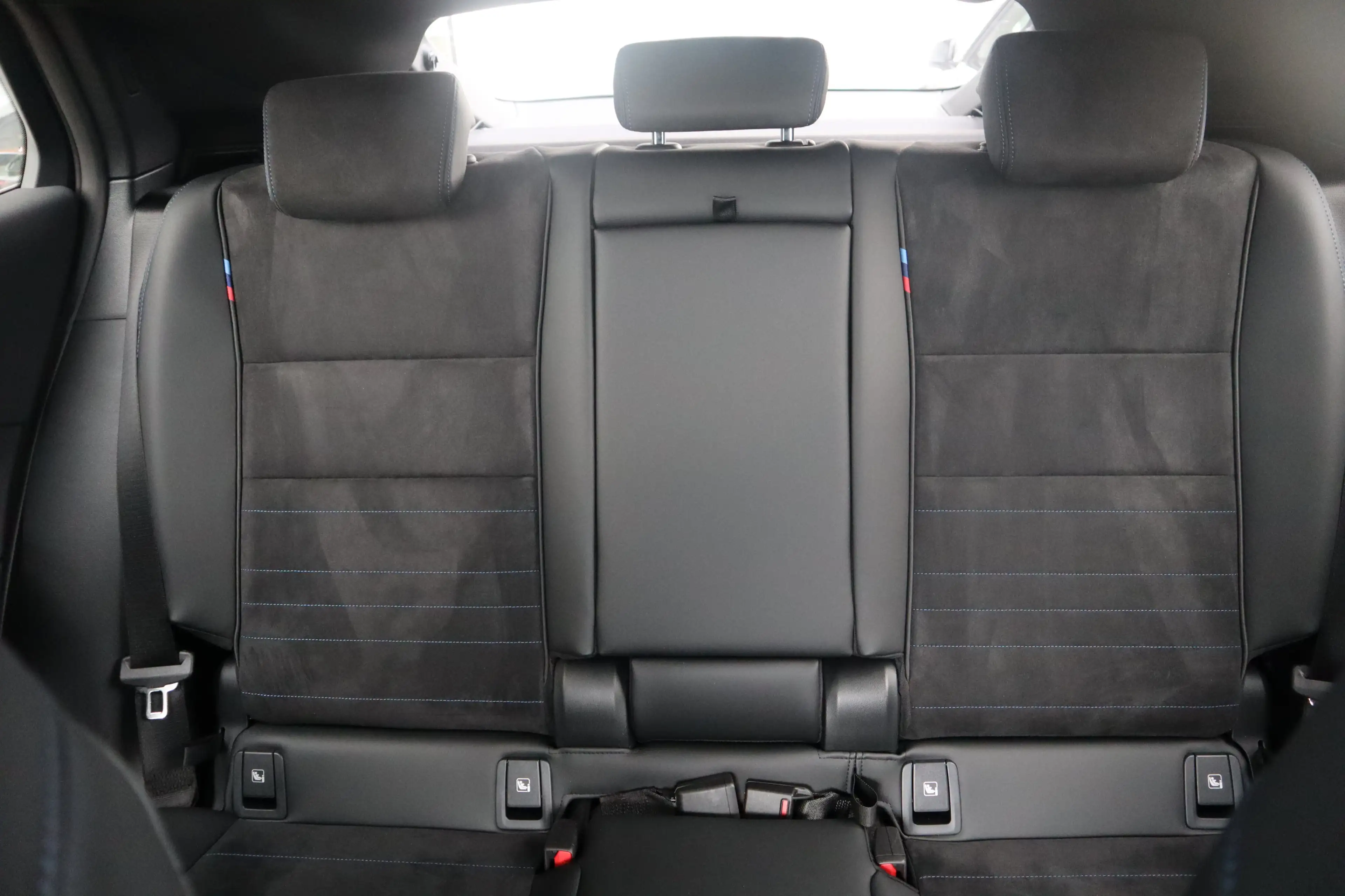 BMW iX2 eDrive20 M Sport/AHK/HeadUp/DAB/LED/SHZ RFK — photo 12