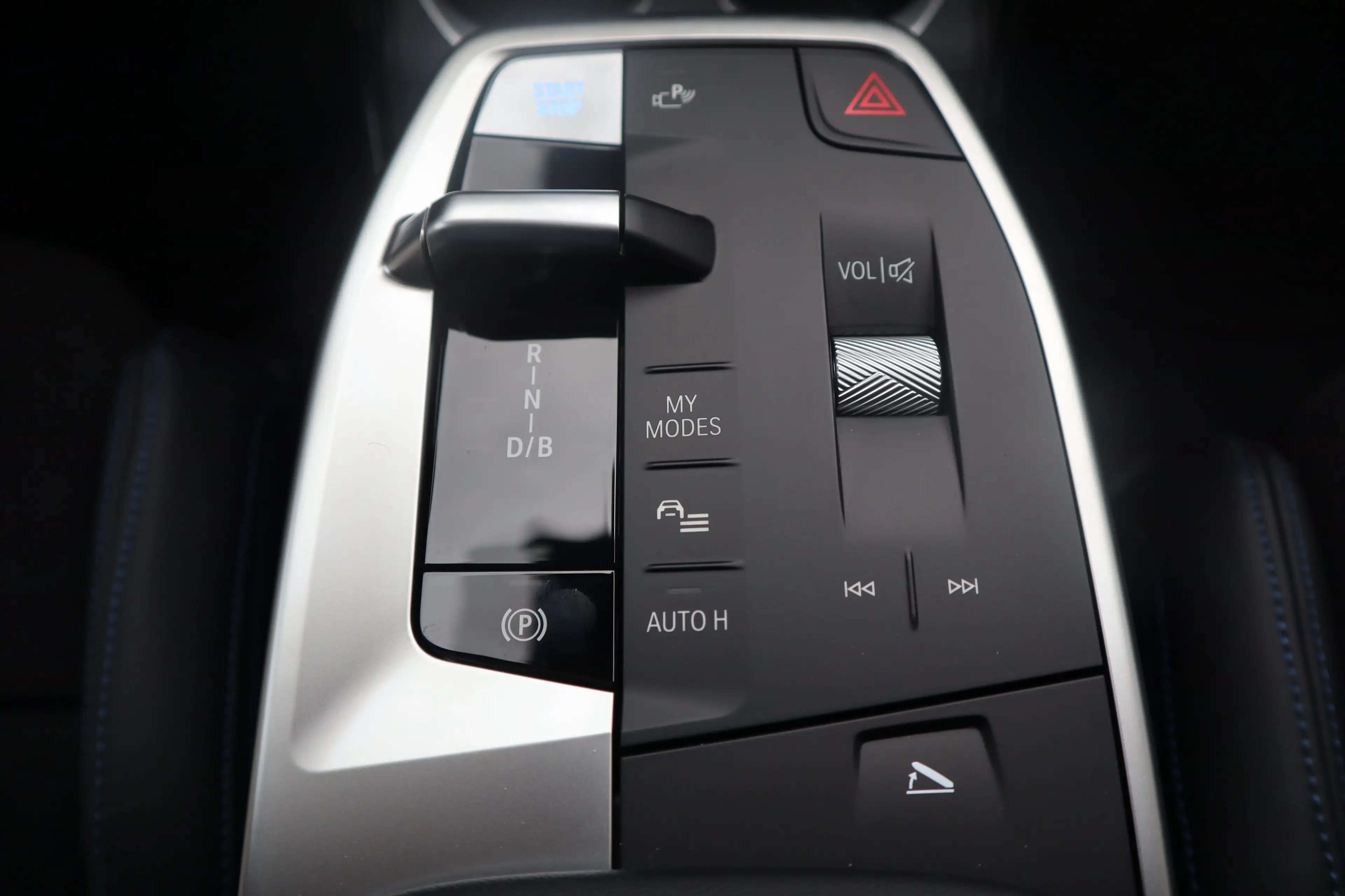 BMW iX2 eDrive20 M Sport/AHK/HeadUp/DAB/LED/SHZ RFK — photo 8