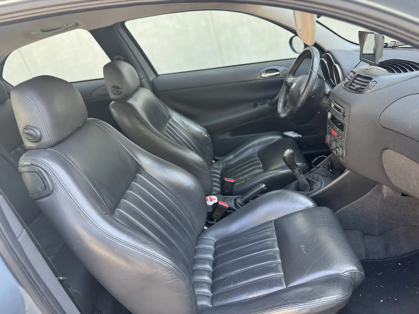 Alfa Romeo 147 1.6i - 120 TS Distinctive - 1