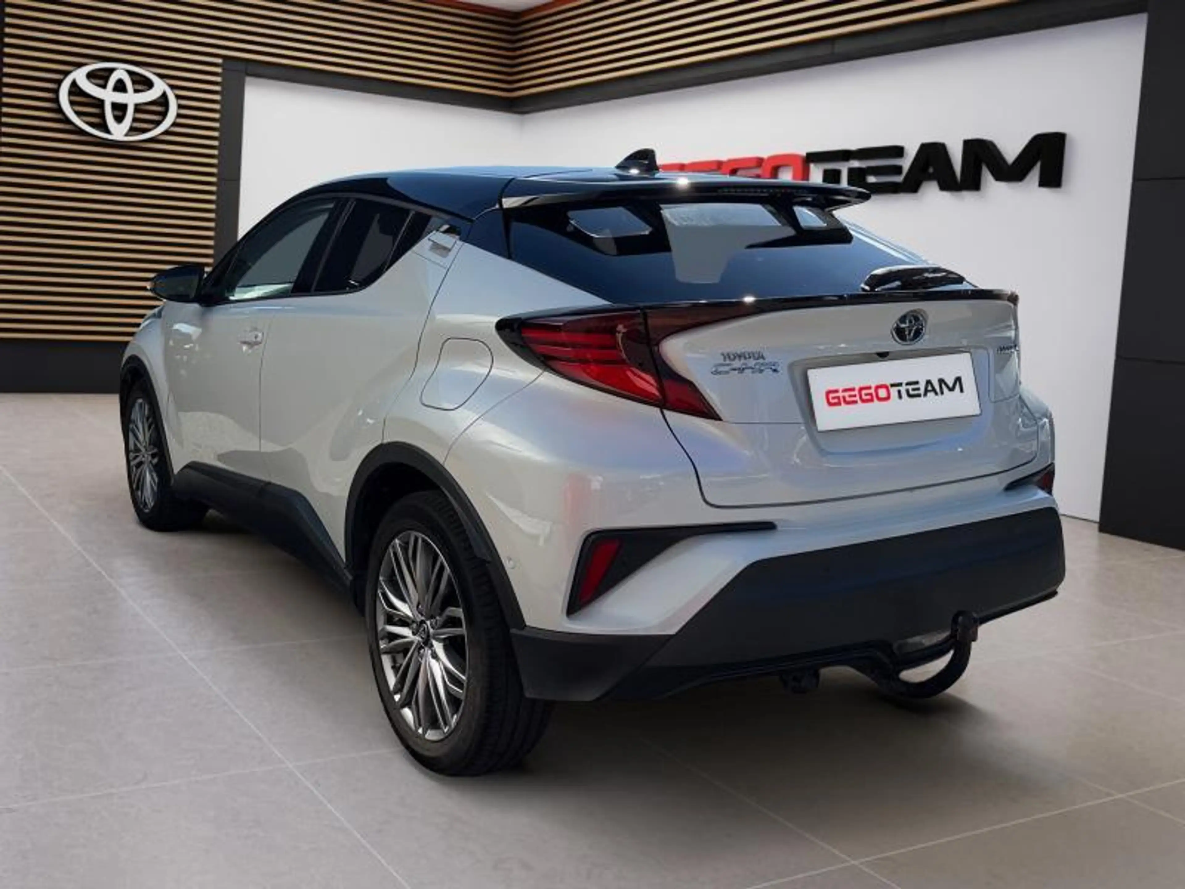Toyota C-HR C-HIC Bi-Tone — photo 4
