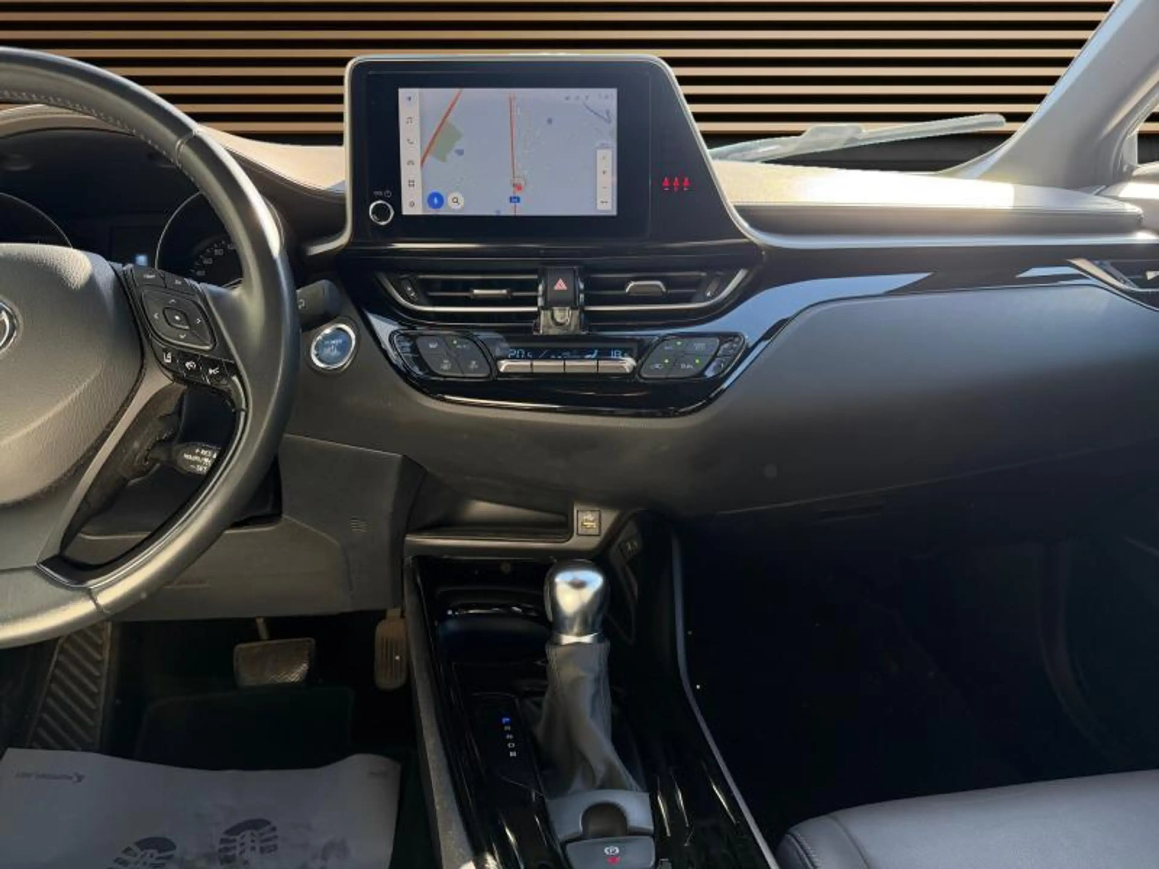 Toyota C-HR C-HIC Bi-Tone — photo 14