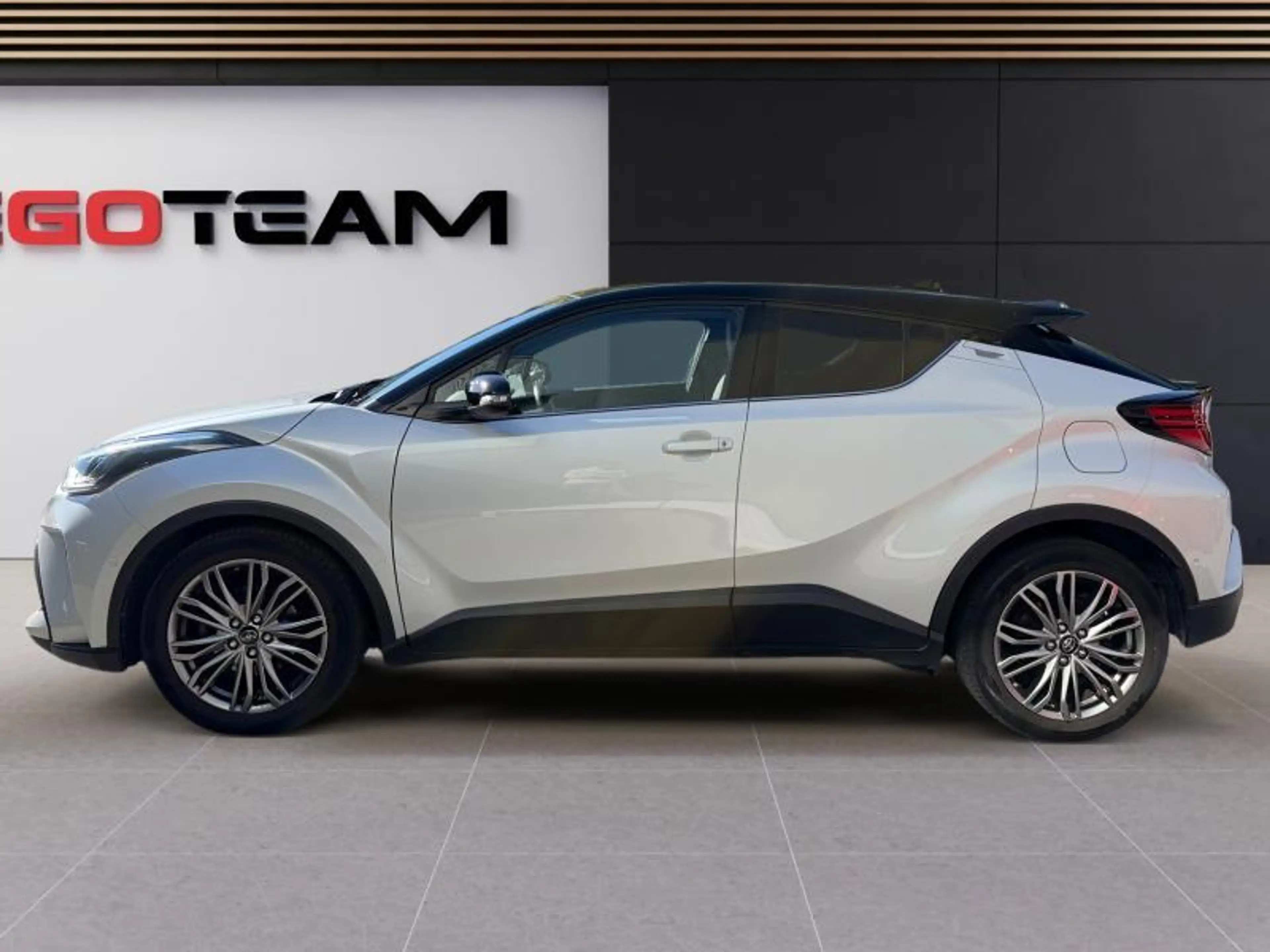 Toyota C-HR C-HIC Bi-Tone — photo 3