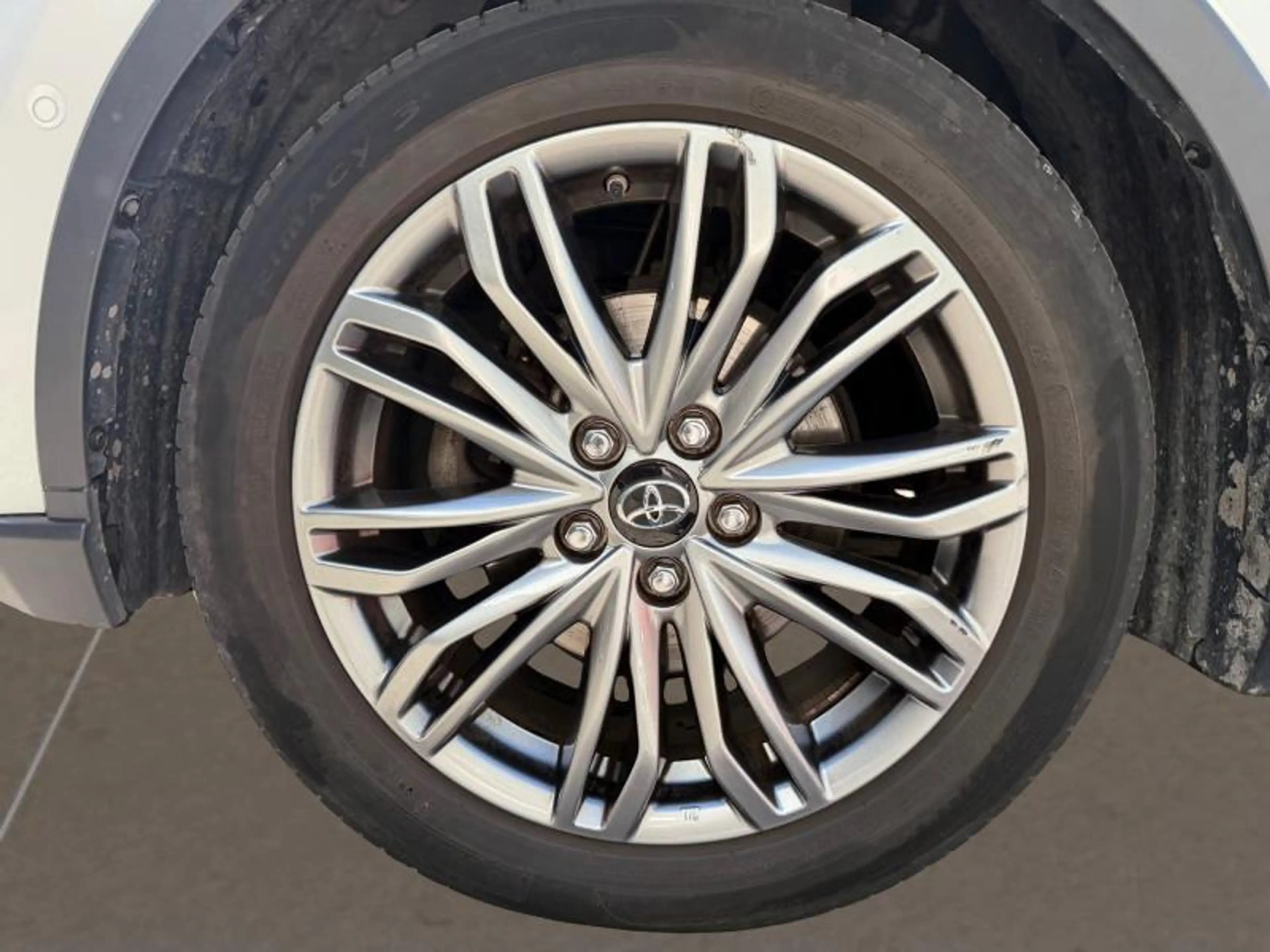 Toyota C-HR C-HIC Bi-Tone — photo 2