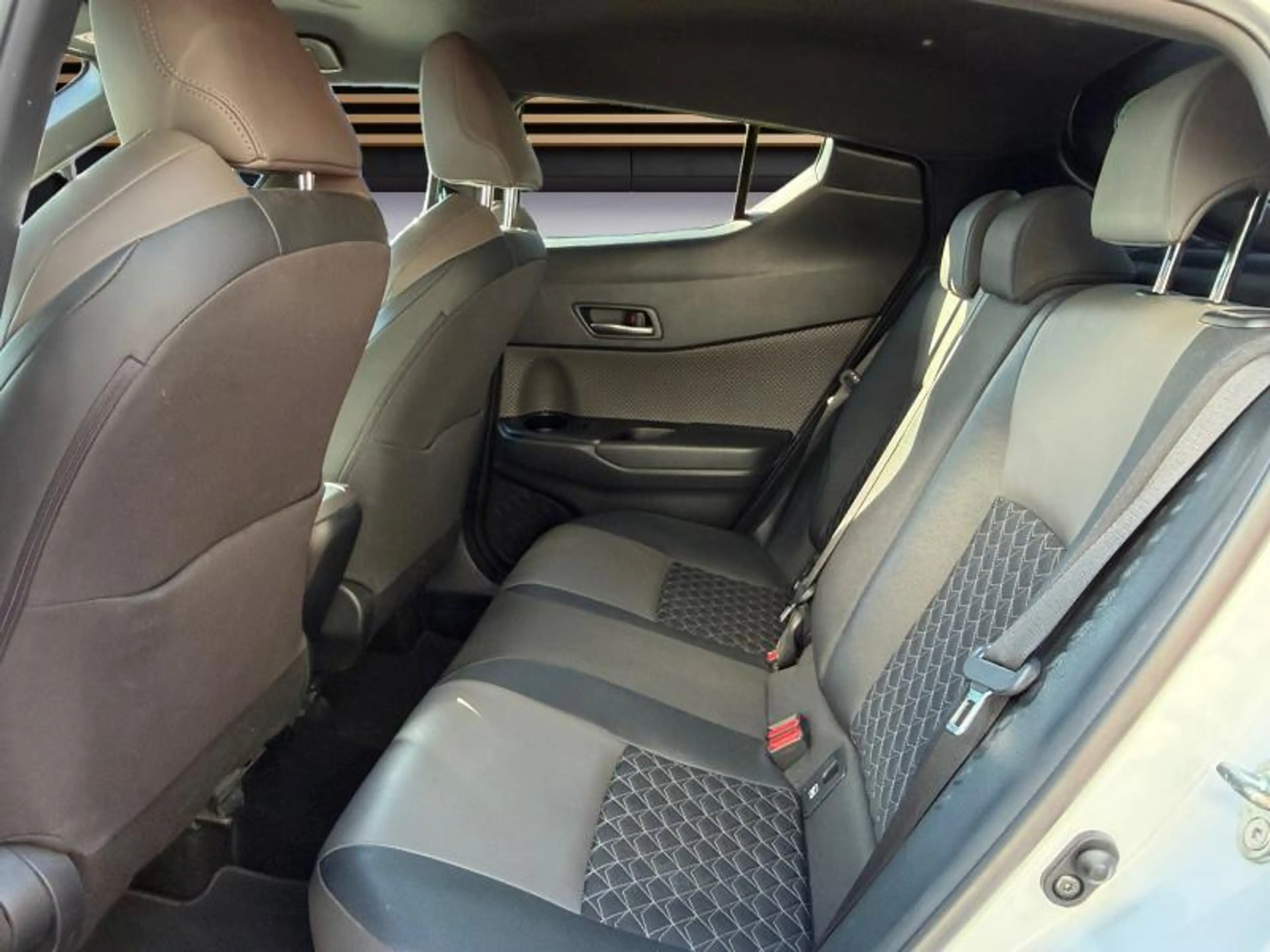 Toyota C-HR C-HIC Bi-Tone — photo 12