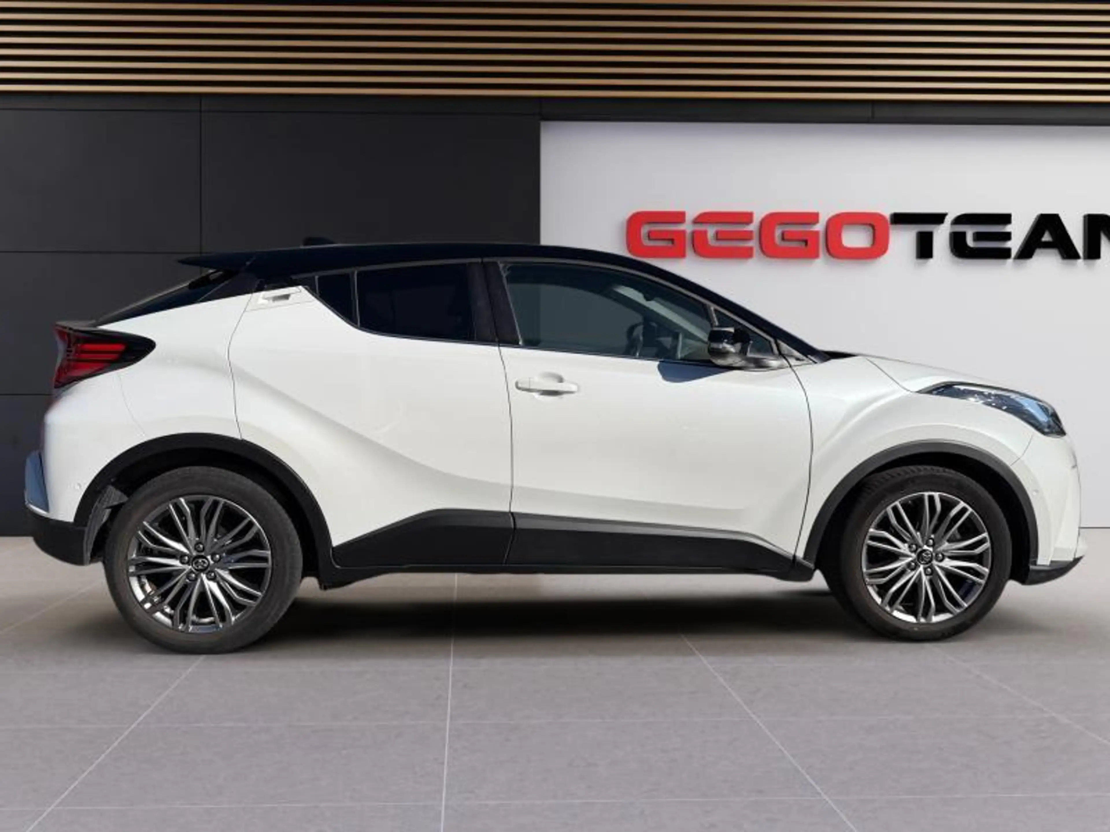 Toyota C-HR C-HIC Bi-Tone — photo 7