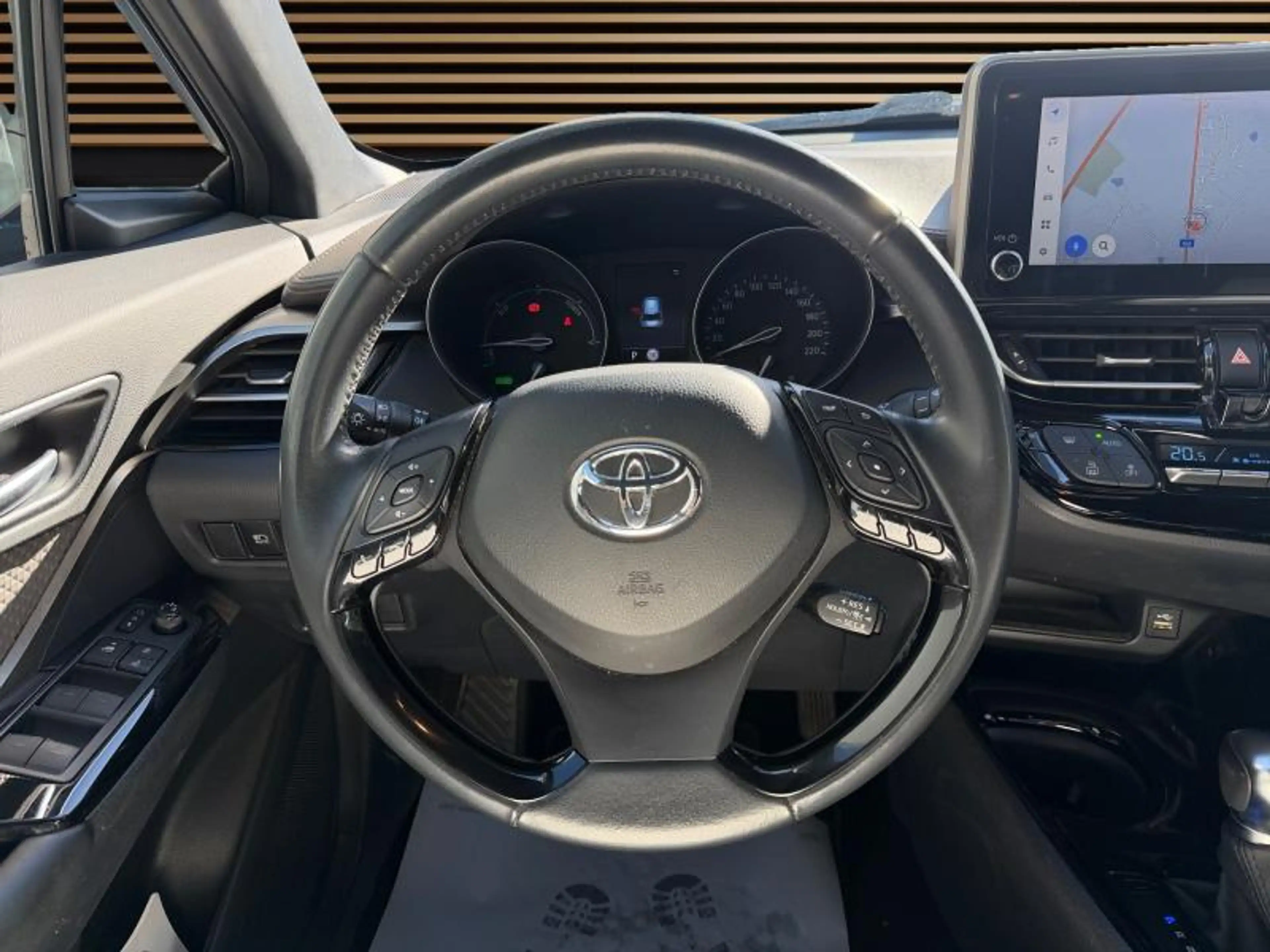 Toyota C-HR C-HIC Bi-Tone — photo 15