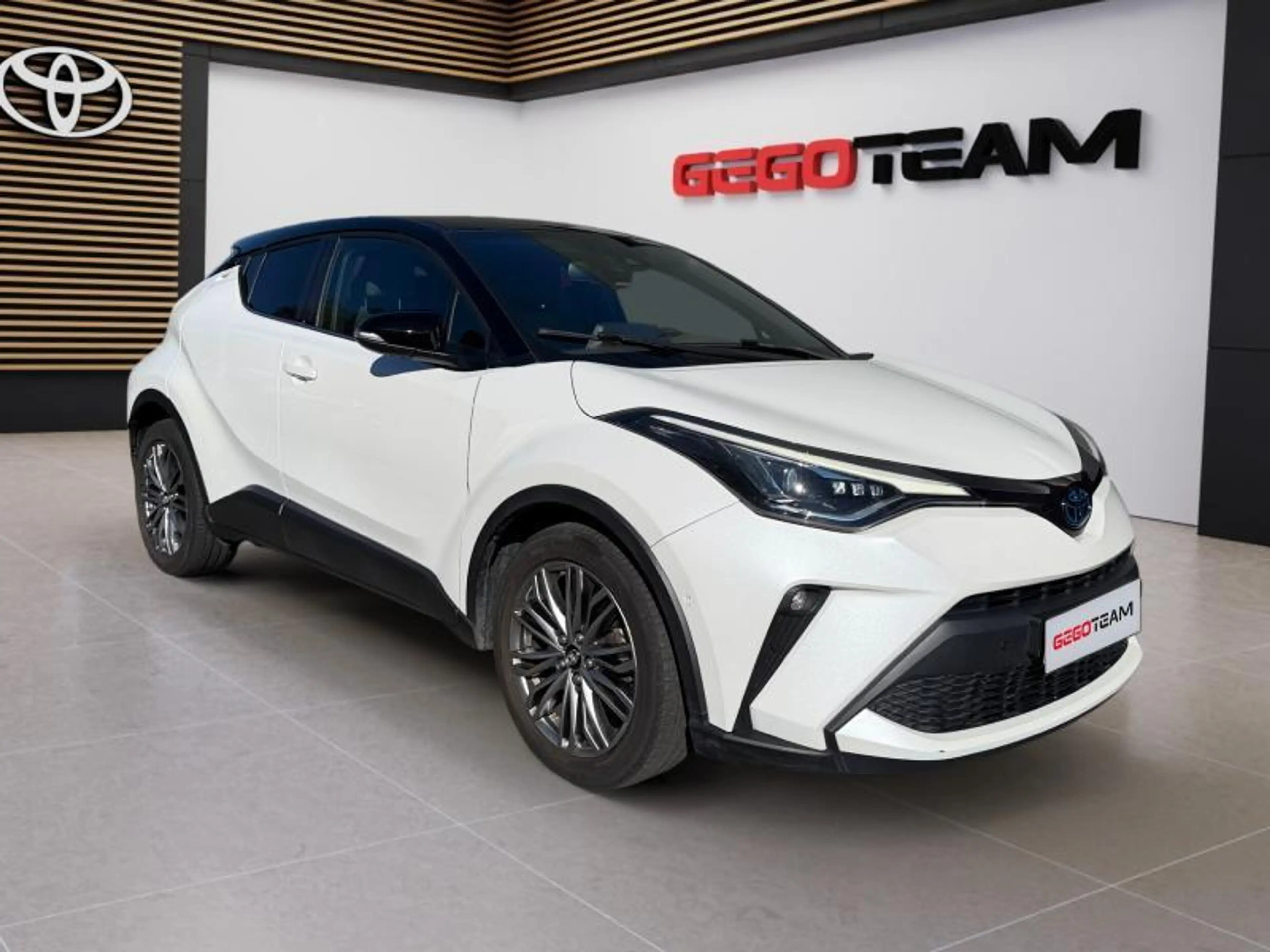 Toyota C-HR C-HIC Bi-Tone — photo 8