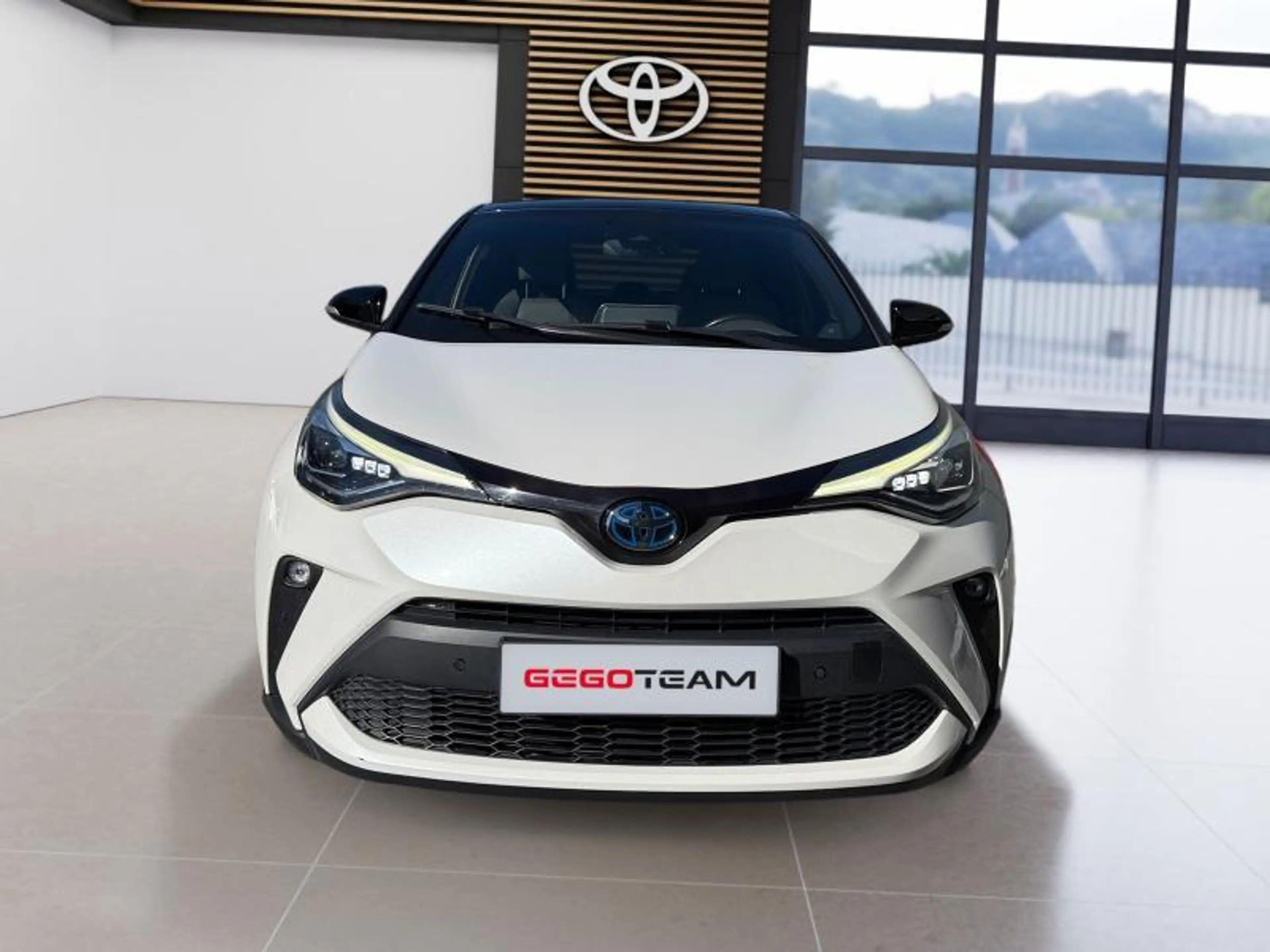 Toyota C-HR C-HIC Bi-Tone — photo 9