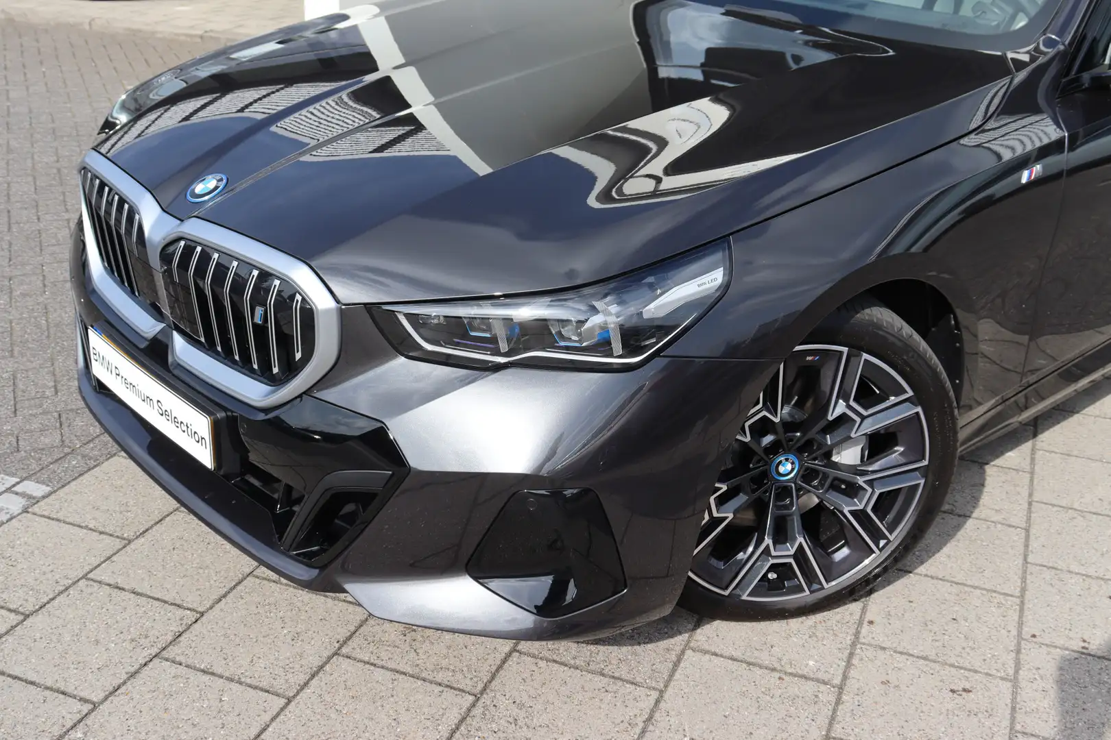 BMW i5 eDrive40 High Executive M Sport 84 kWh / Panoramad Grijs - 2
