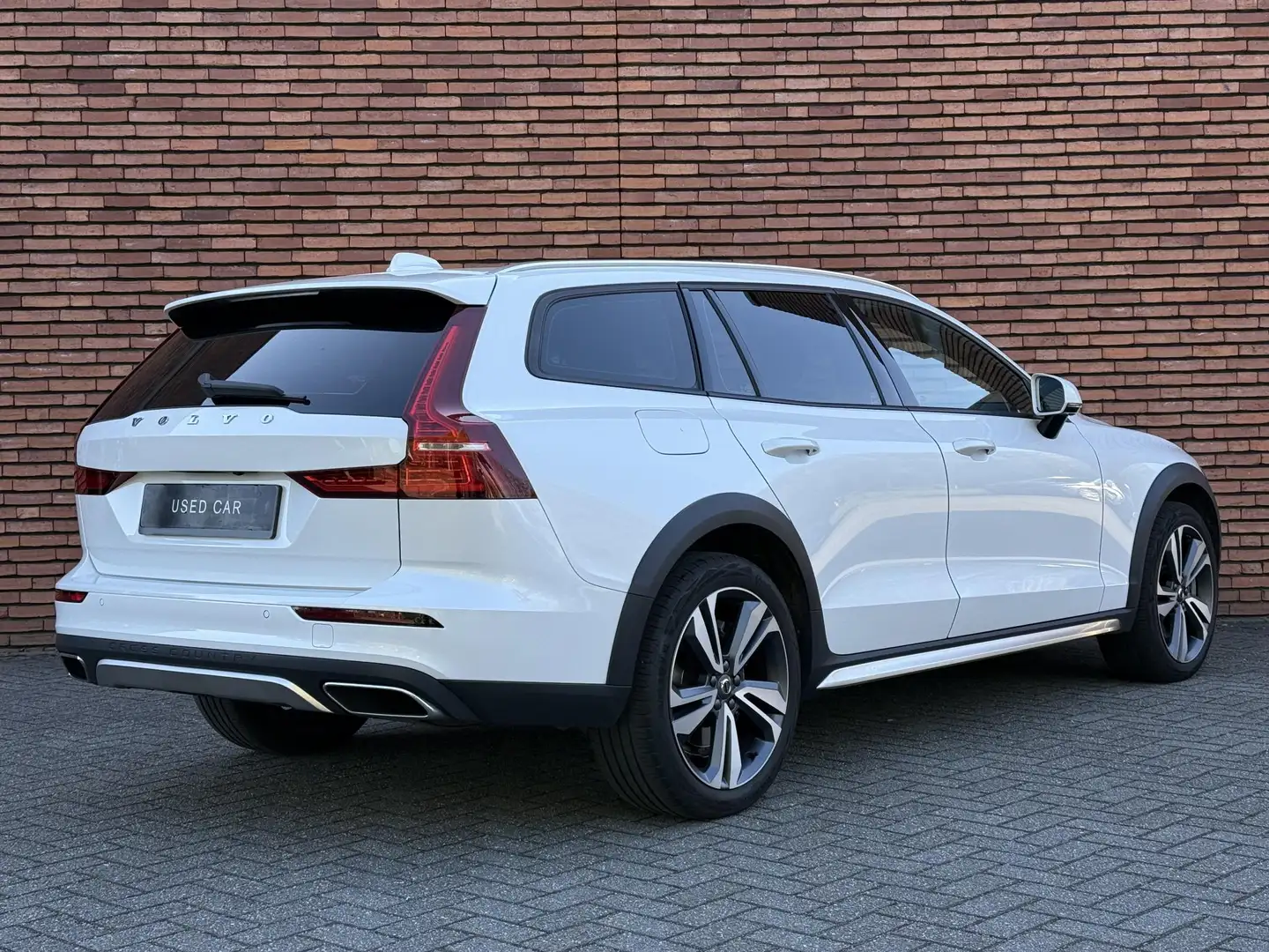 Volvo V60 Cross Country T5 Automaat AWD Pro | Elektrisch Panorama Dak | 36 Blanc - 2