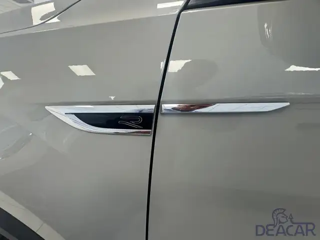 Volkswagen T-Roc view 11