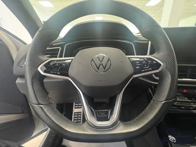 Volkswagen T-Roc view 14