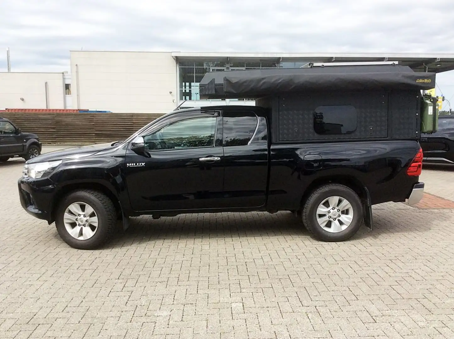 Toyota Hilux 4x4 Extra Cab Duty Comfort *Camper* Fekete - 2