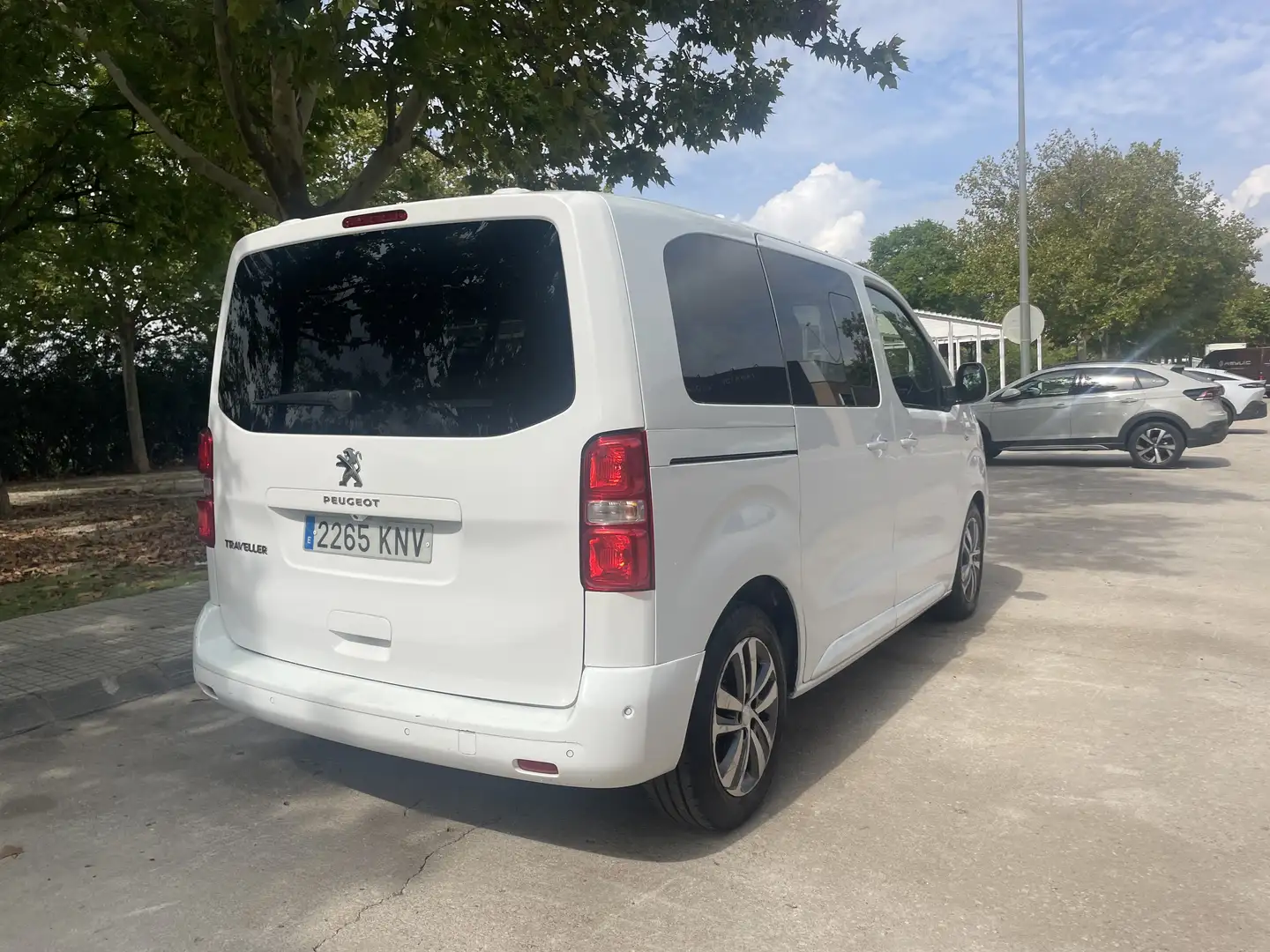 Peugeot Traveller 2.0BlueHDI Active Compact EAT8 180 - 2