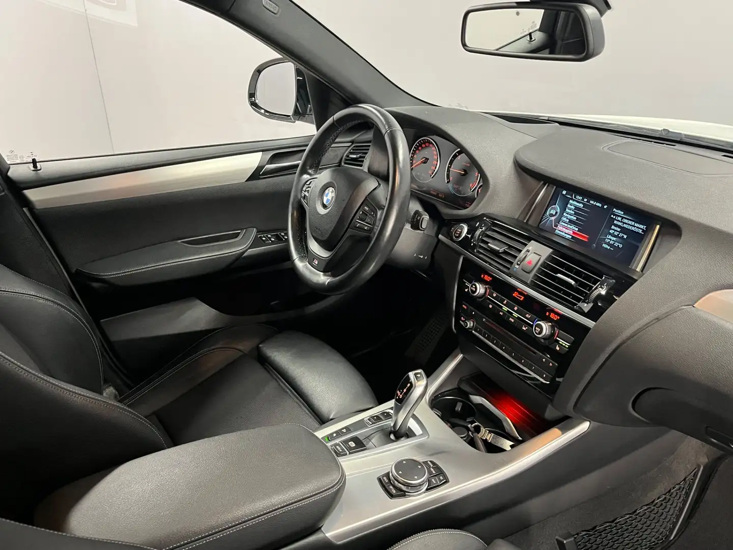 BMW X4 xDrive 20d Aut. ***M-Sport | Schiebedach*** Weiß - 2